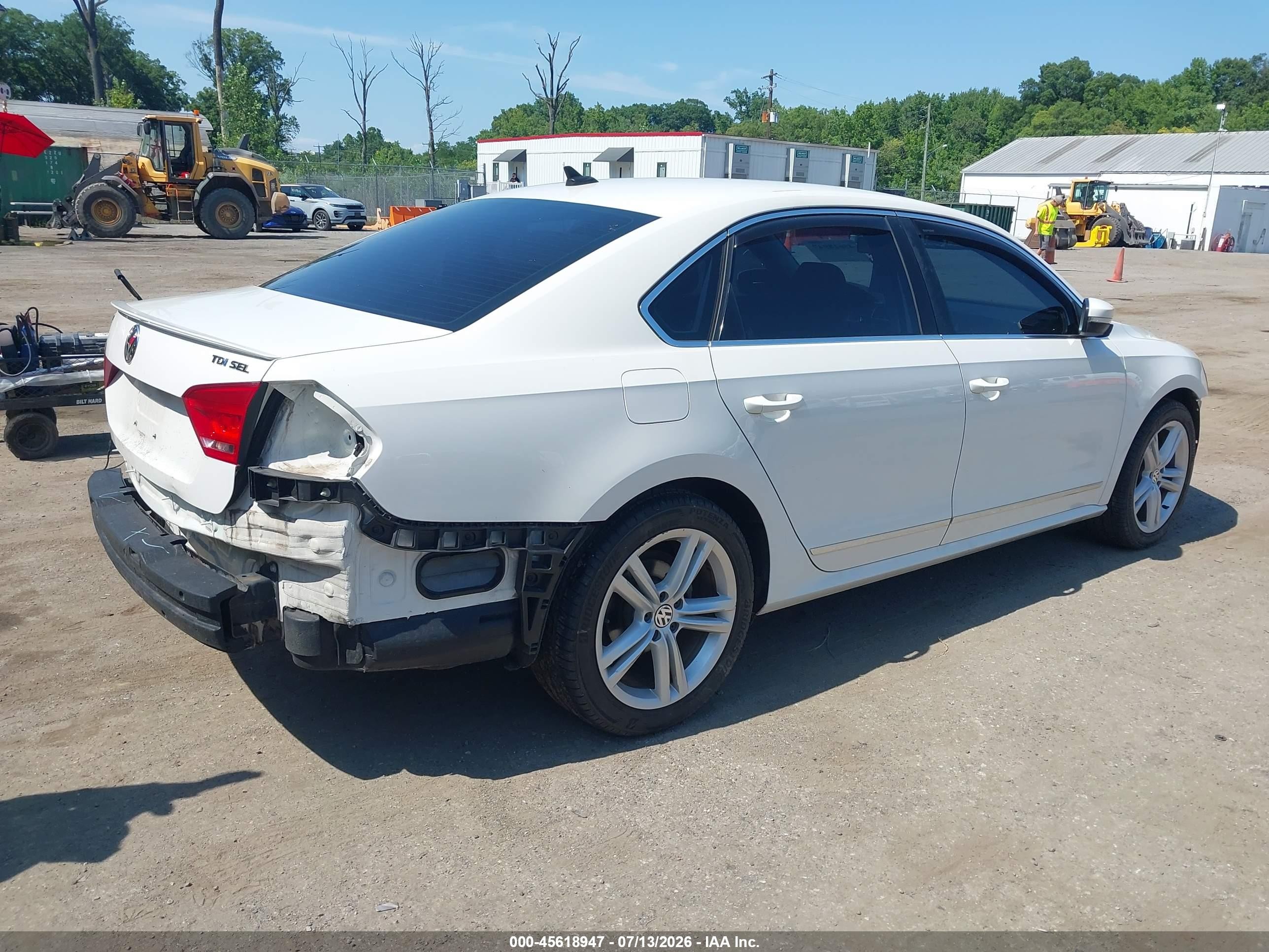 2013 Volkswagen Passat 2.0l Tdi Sel Premium White vin: 1VWCN7A30DC138445