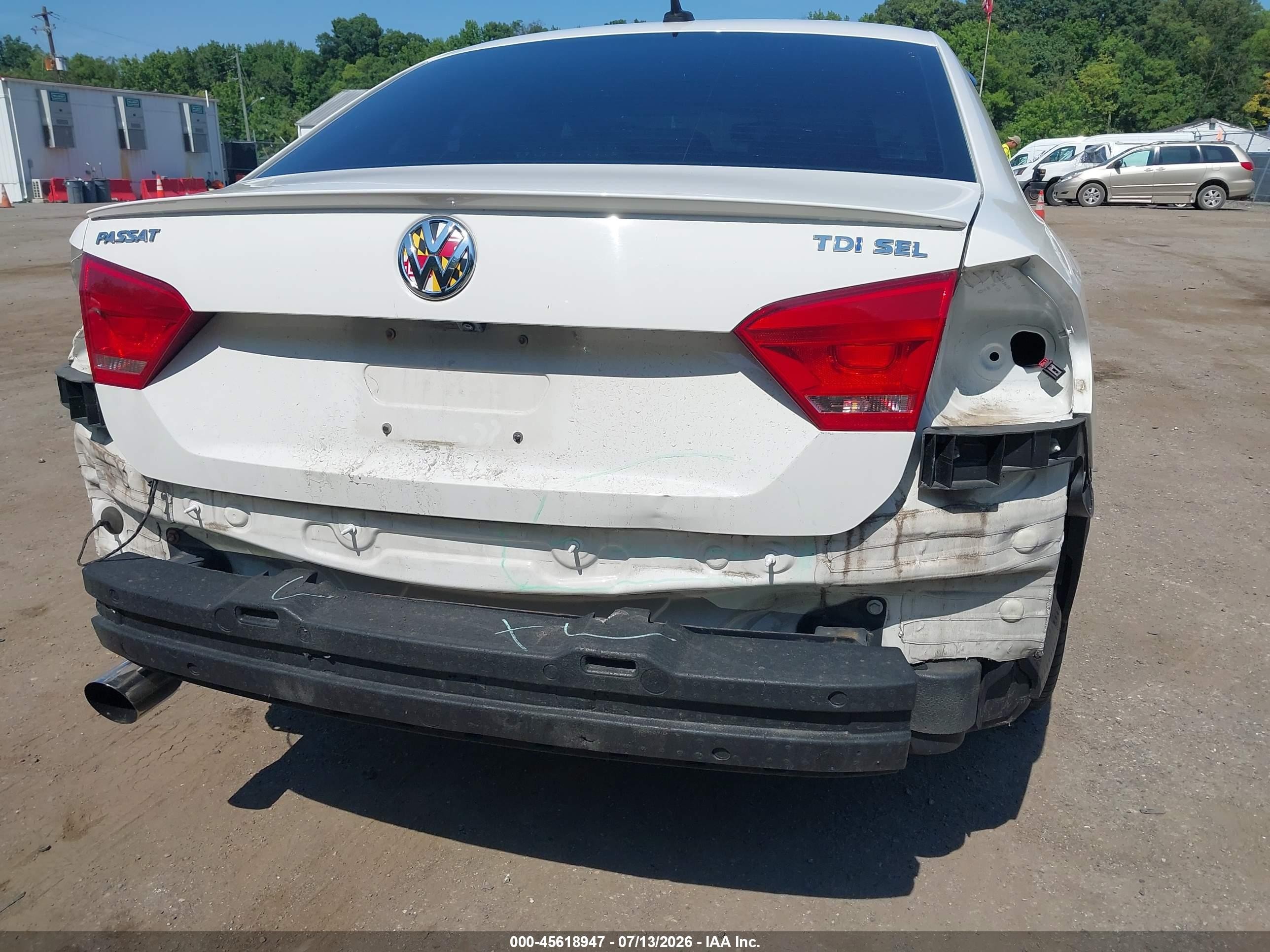 2013 Volkswagen Passat 2.0l Tdi Sel Premium White vin: 1VWCN7A30DC138445