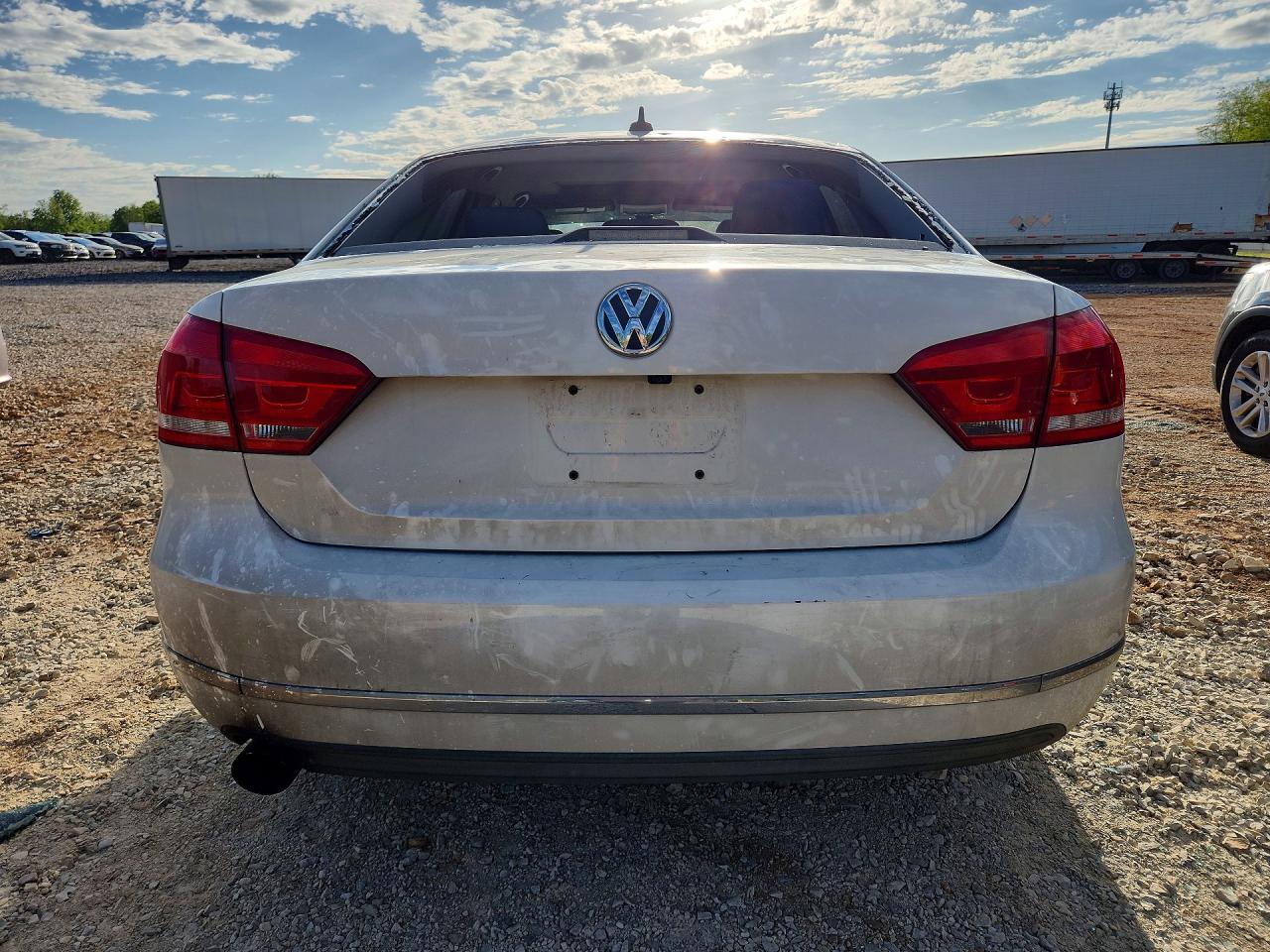 2013 Volkswagen Passat Sel Белый vin: 1VWCN7A30DC139563