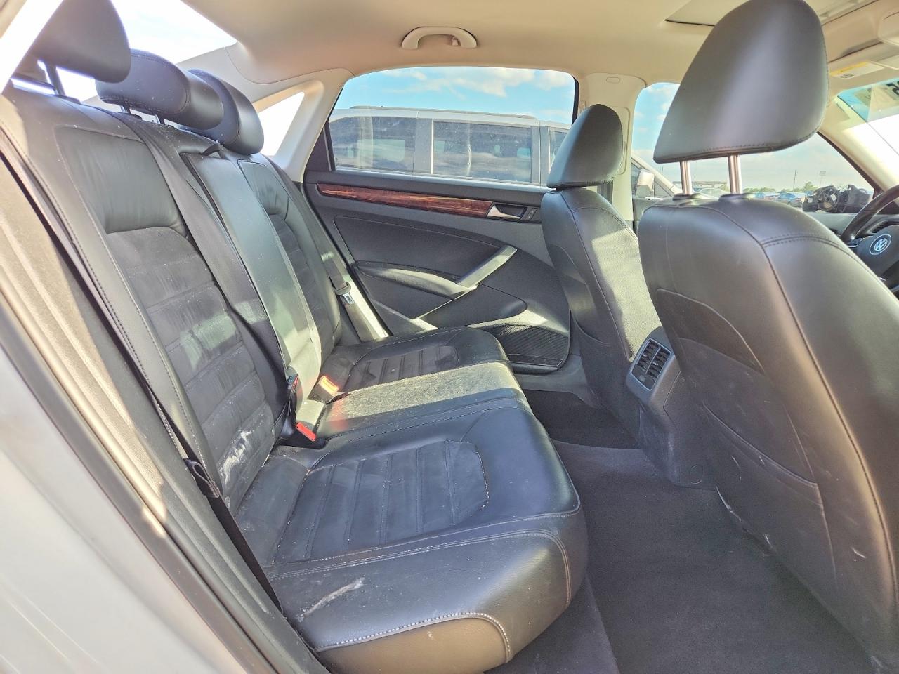 2013 Volkswagen Passat Sel Белый vin: 1VWCN7A30DC139563