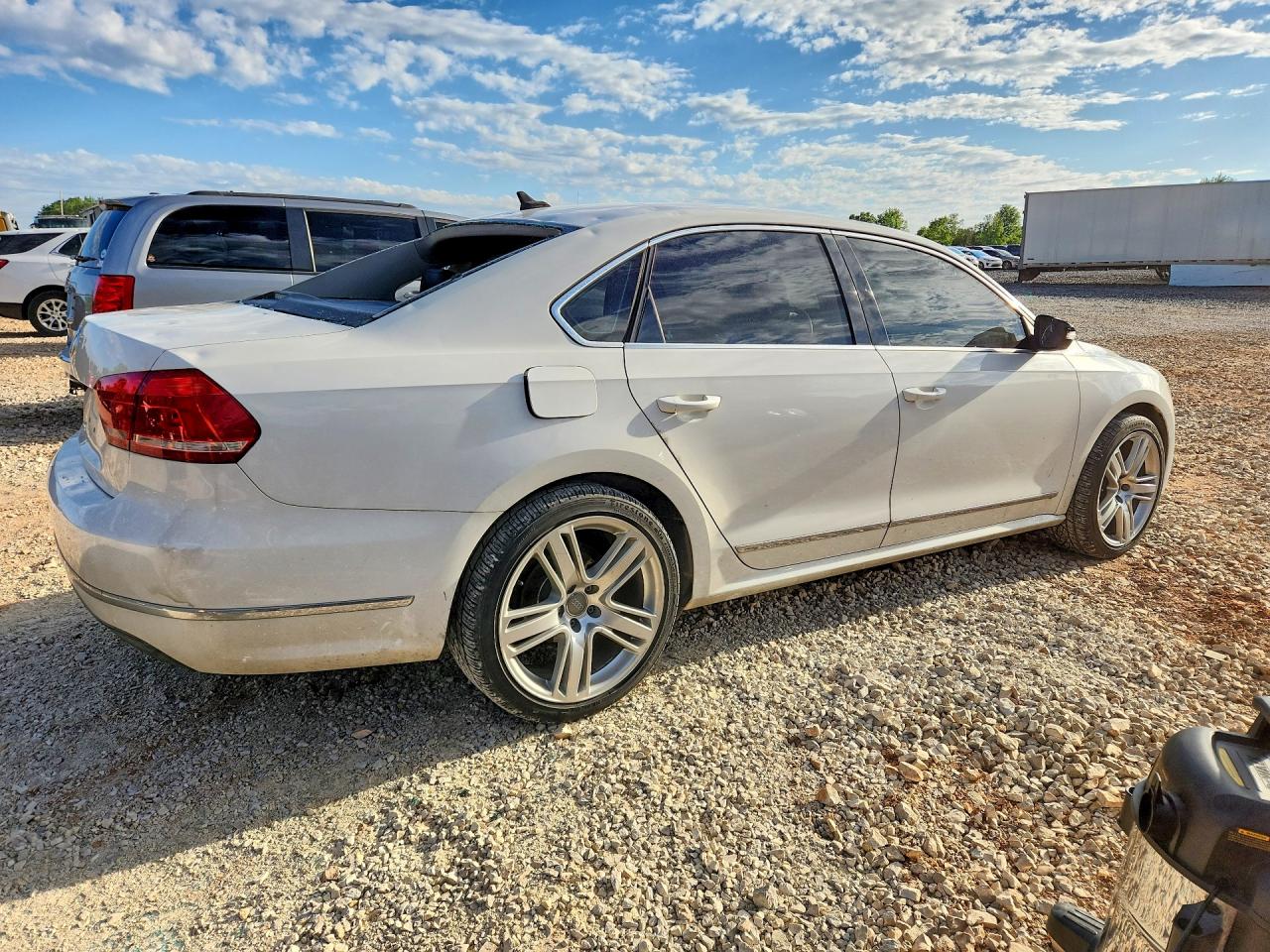 2013 Volkswagen Passat Sel Белый vin: 1VWCN7A30DC139563