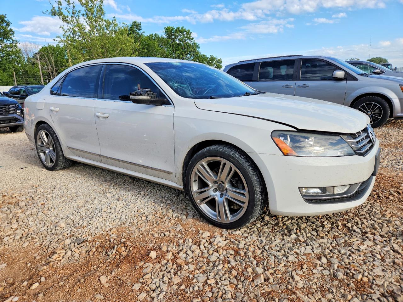 2013 Volkswagen Passat Sel Белый vin: 1VWCN7A30DC139563