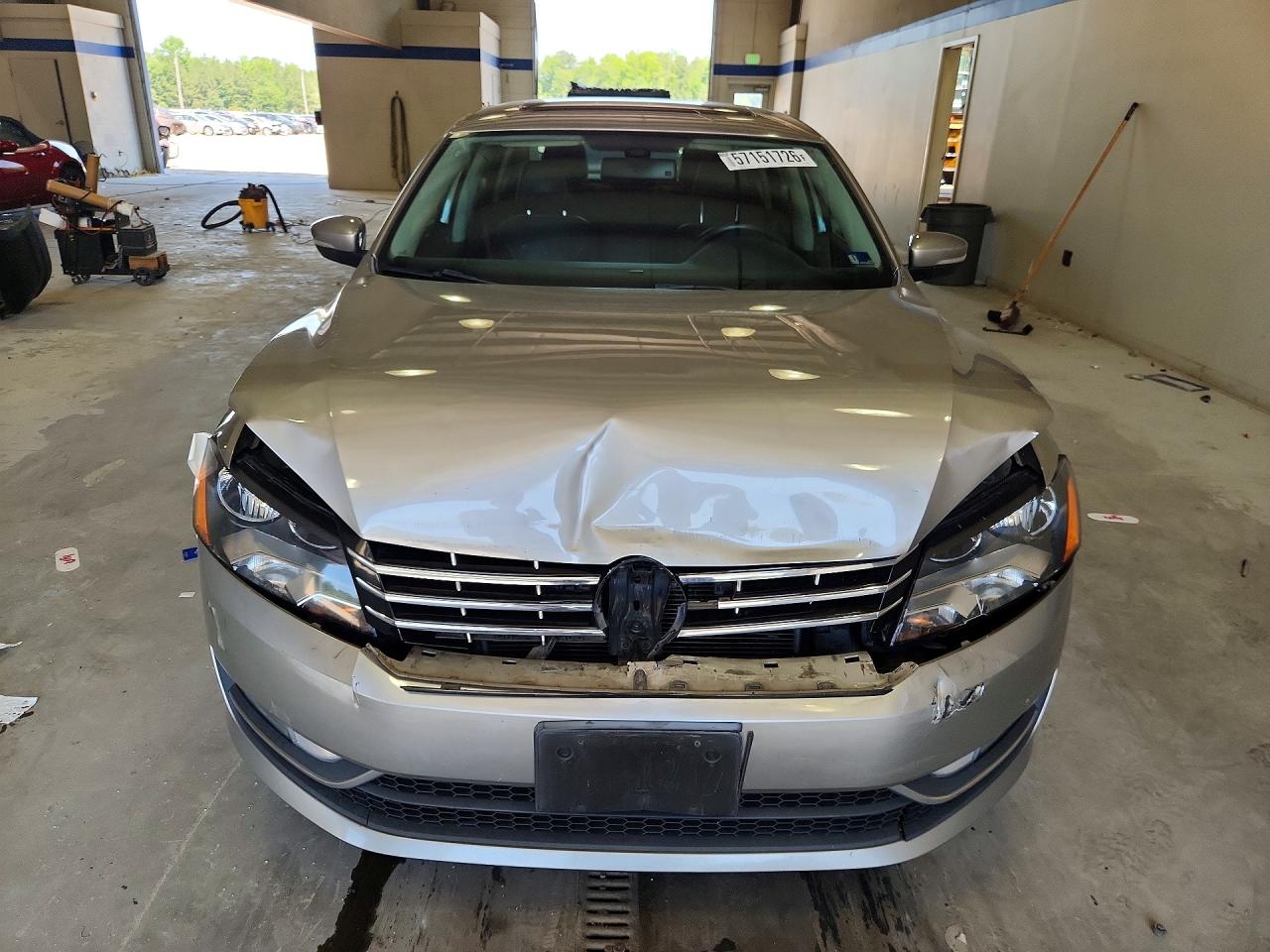 2014 Volkswagen Passat Sel Silver vin: 1VWCN7A30EC059925