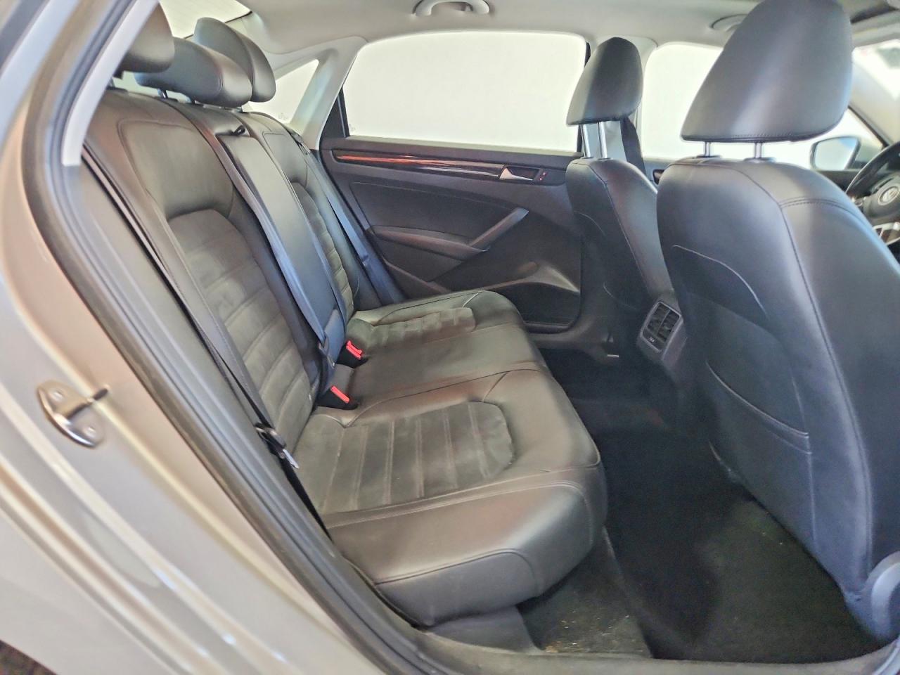 2014 Volkswagen Passat Sel Silver vin: 1VWCN7A30EC059925