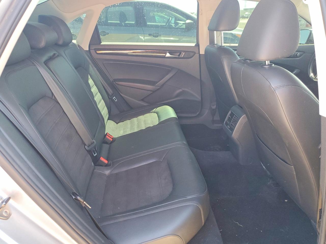 2014 Volkswagen Passat Sel Серебряный vin: 1VWCN7A30EC108220