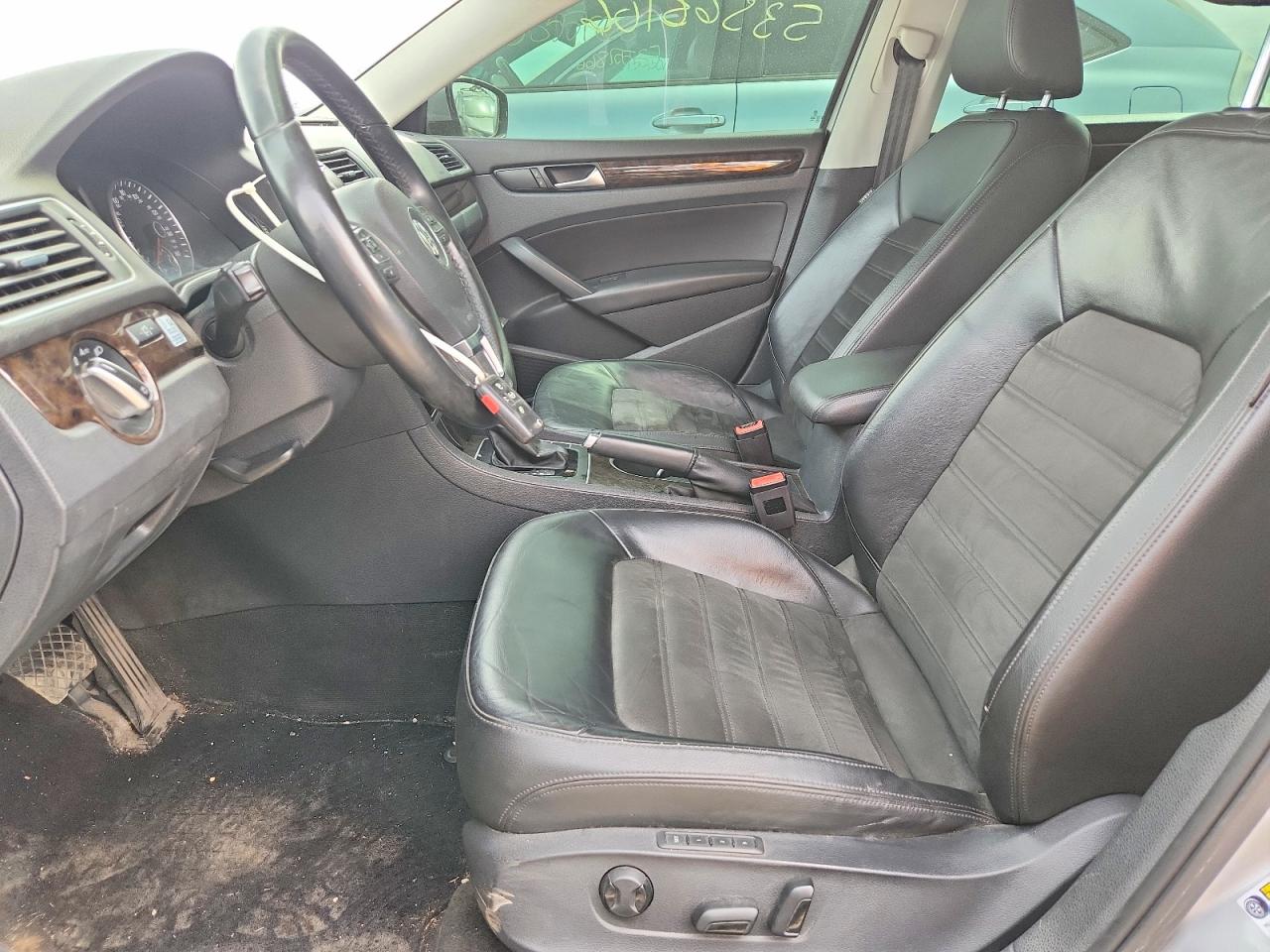 2014 Volkswagen Passat Sel Серебряный vin: 1VWCN7A30EC108220