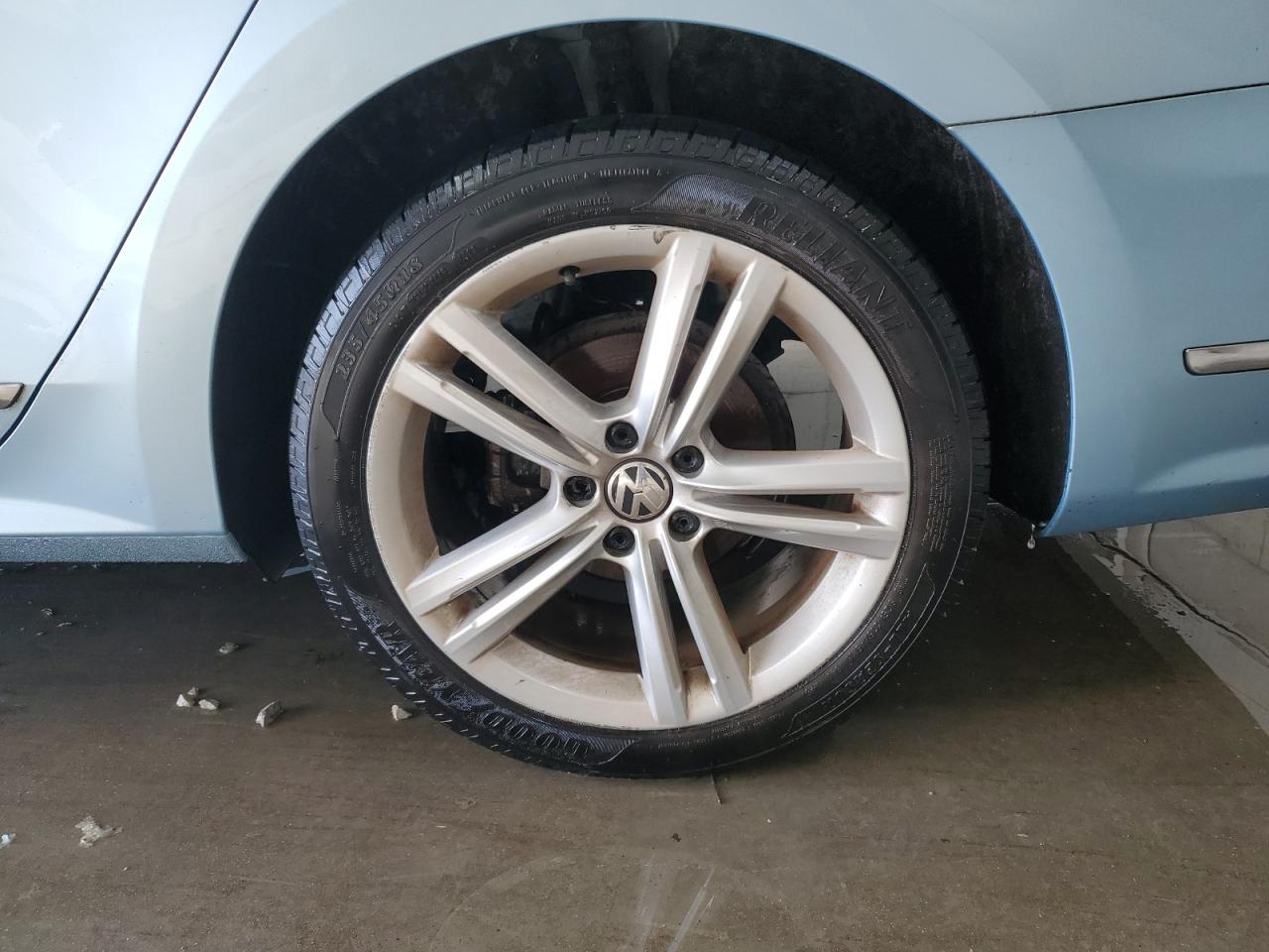 2012 Volkswagen Passat Sel Синий vin: 1VWCN7A31CC020063 Damage: Left Rear Wheel, Curb Rash, 9 To 10 Inches