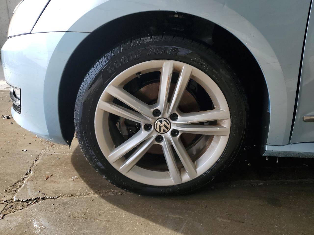 2012 Volkswagen Passat Sel Синий vin: 1VWCN7A31CC020063 Damage: Left Front Wheel, Curb Rash, 9 To 10 Inches