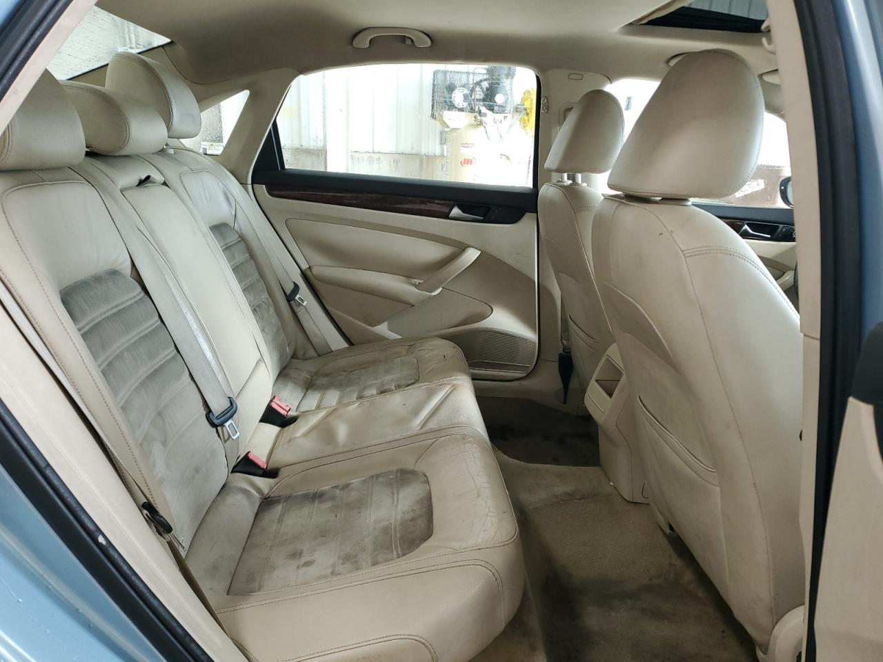 2012 Volkswagen Passat Sel Синий vin: 1VWCN7A31CC020063 Damage: Right Rear Carpet, Stained, Permanent