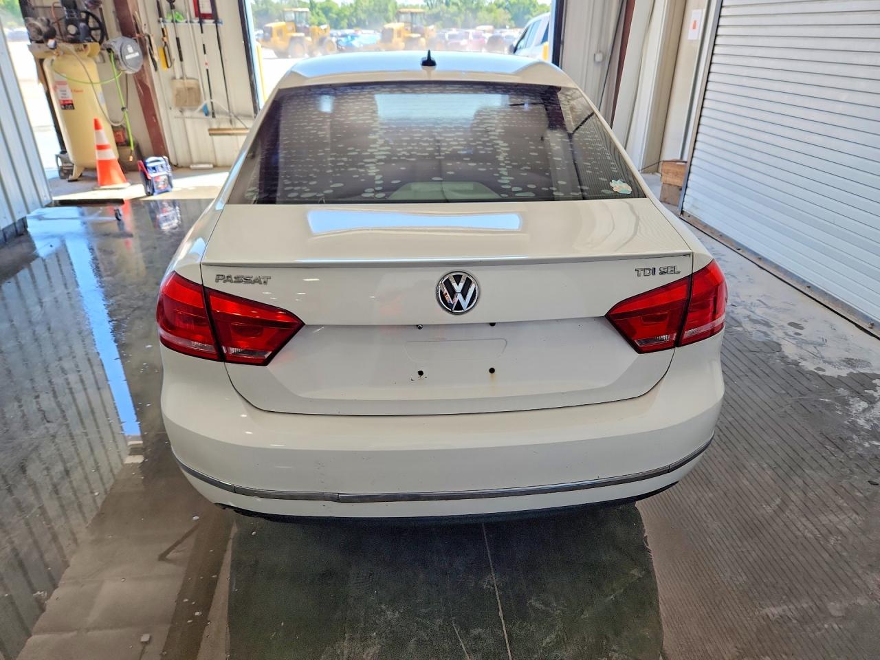 2012 Volkswagen Passat Sel White vin: 1VWCN7A31CC041155