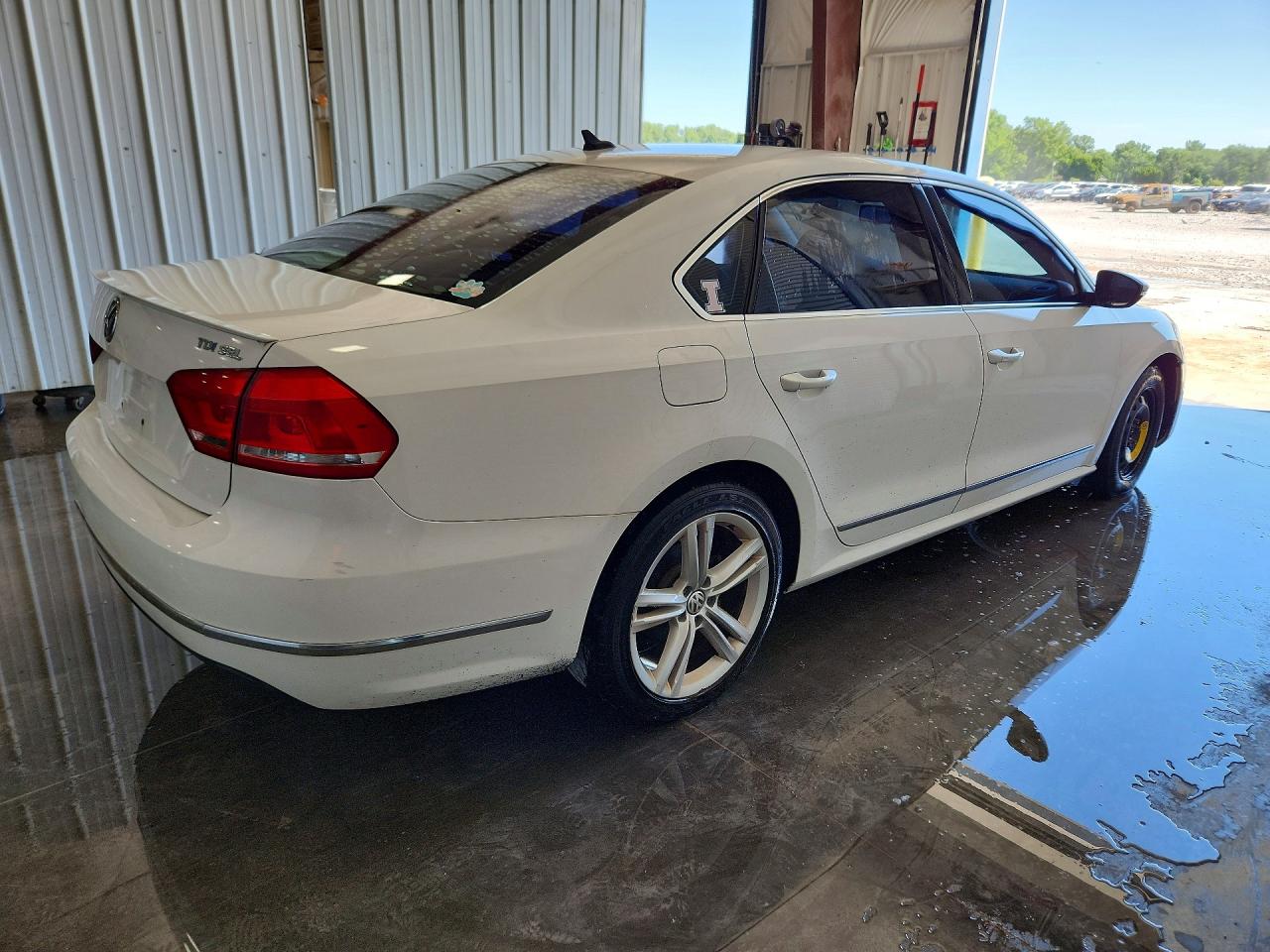 2012 Volkswagen Passat Sel White vin: 1VWCN7A31CC041155