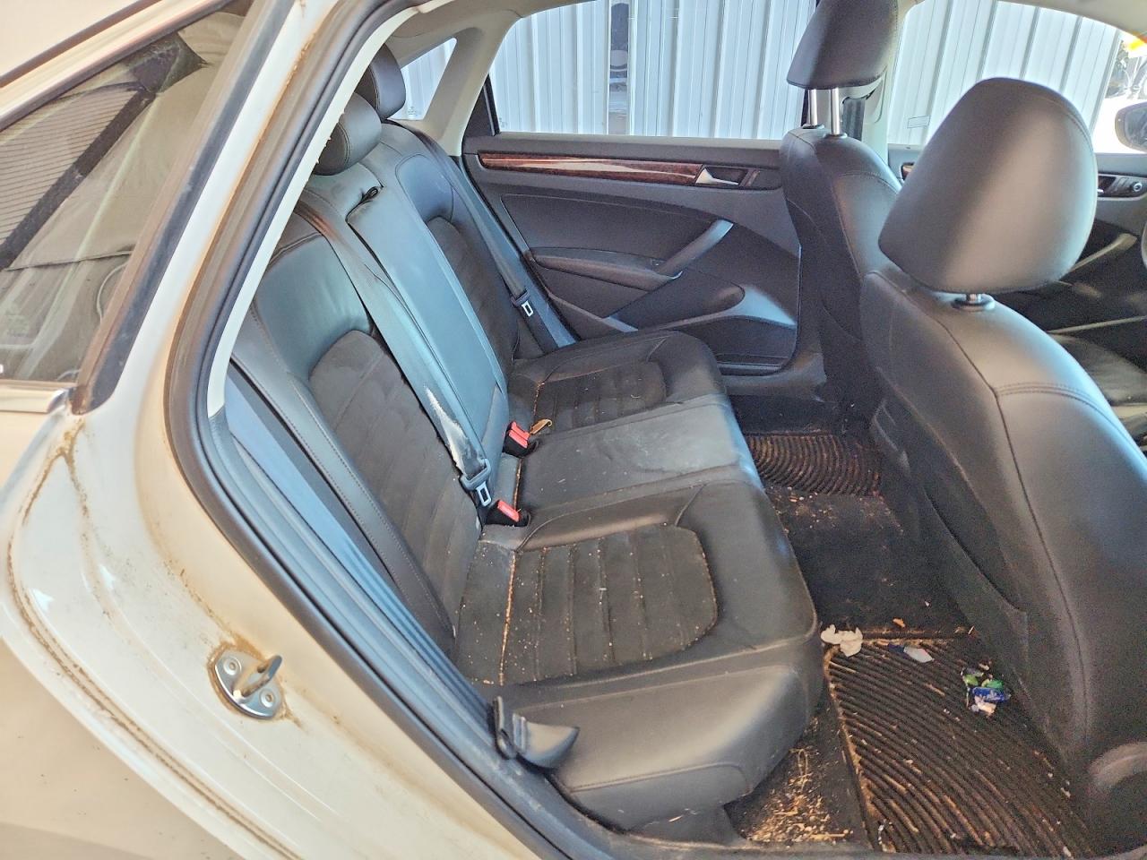 2012 Volkswagen Passat Sel White vin: 1VWCN7A31CC041155