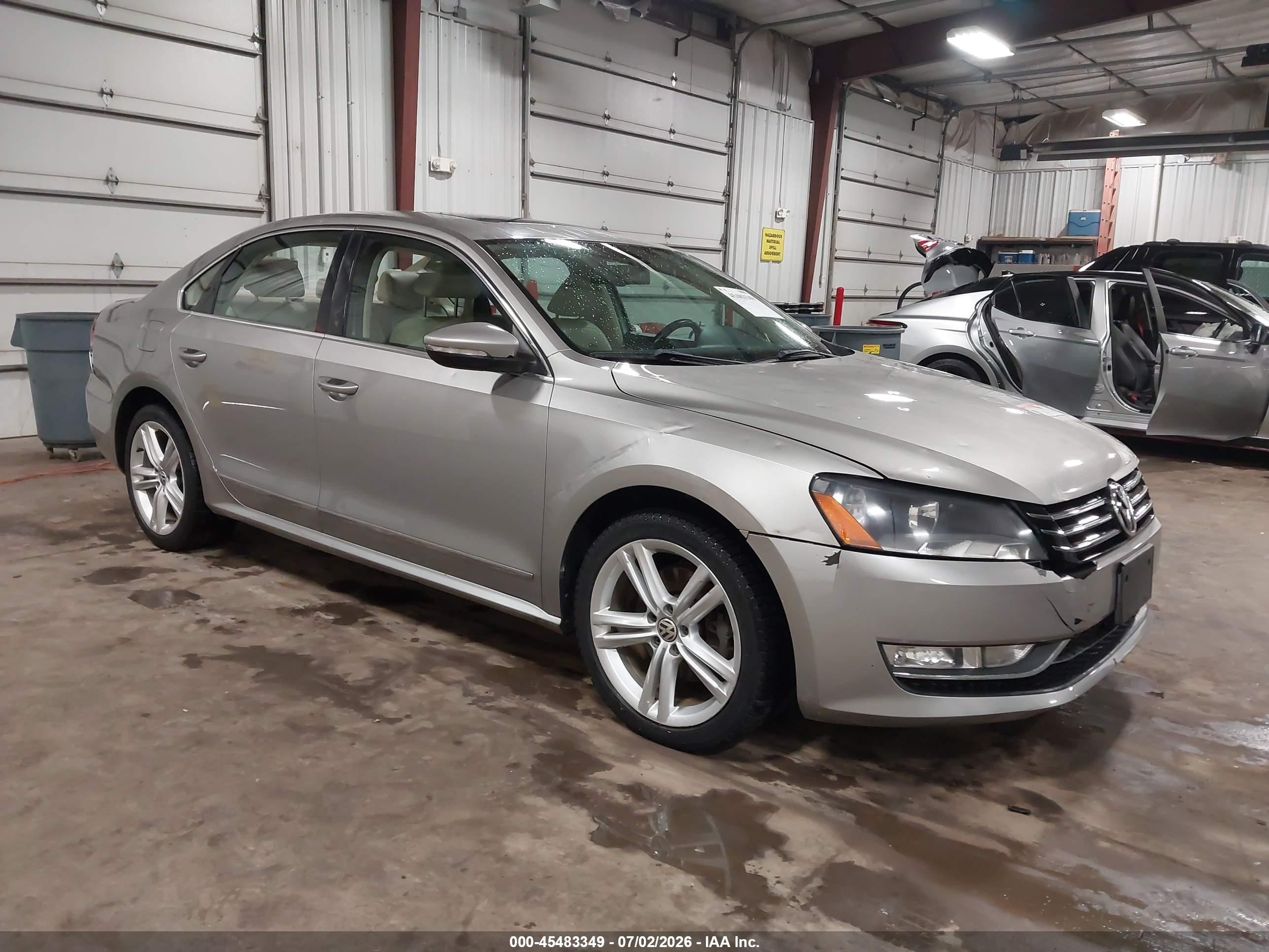 2012 Volkswagen Passat 2.0l Tdi Sel Premium Серебряный vin: 1VWCN7A31CC054763