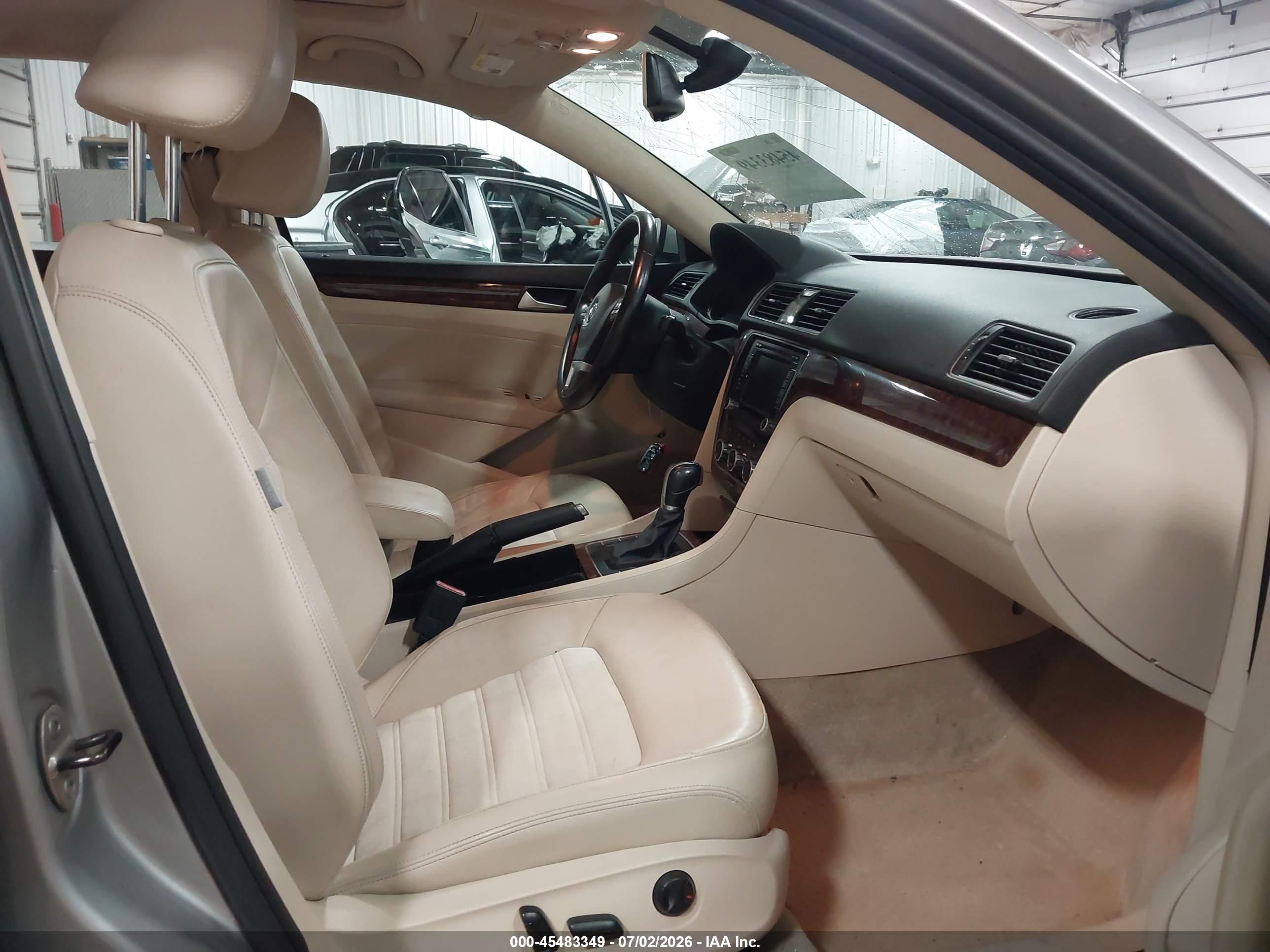 2012 Volkswagen Passat 2.0l Tdi Sel Premium Серебряный vin: 1VWCN7A31CC054763