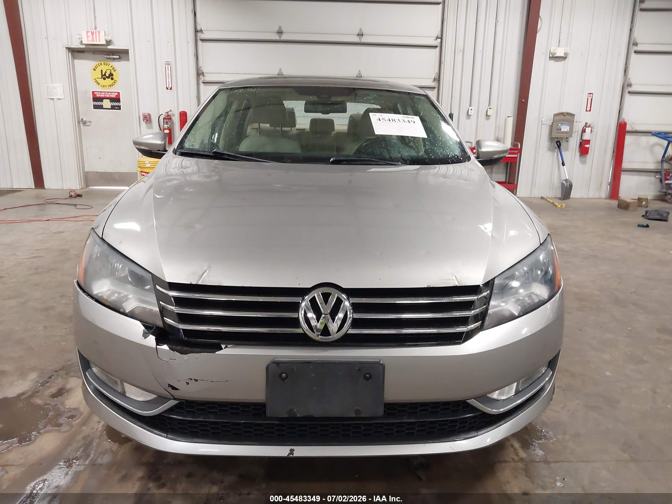 2012 Volkswagen Passat 2.0l Tdi Sel Premium Серебряный vin: 1VWCN7A31CC054763