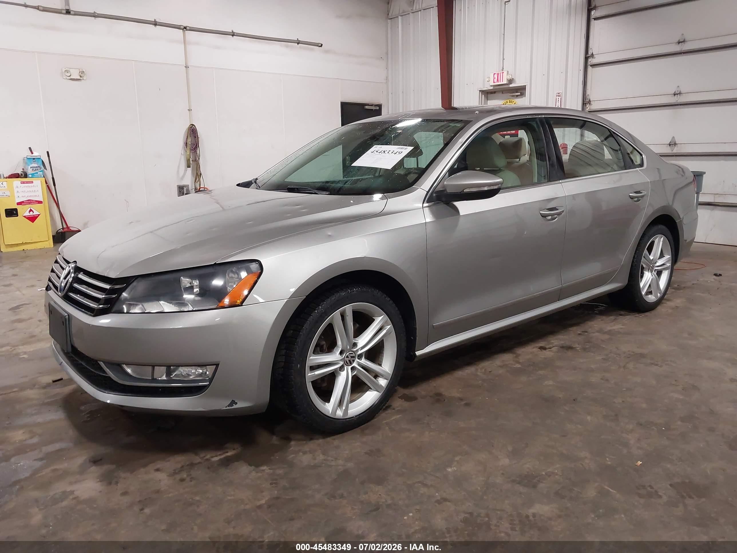 2012 Volkswagen Passat 2.0l Tdi Sel Premium Серебряный vin: 1VWCN7A31CC054763