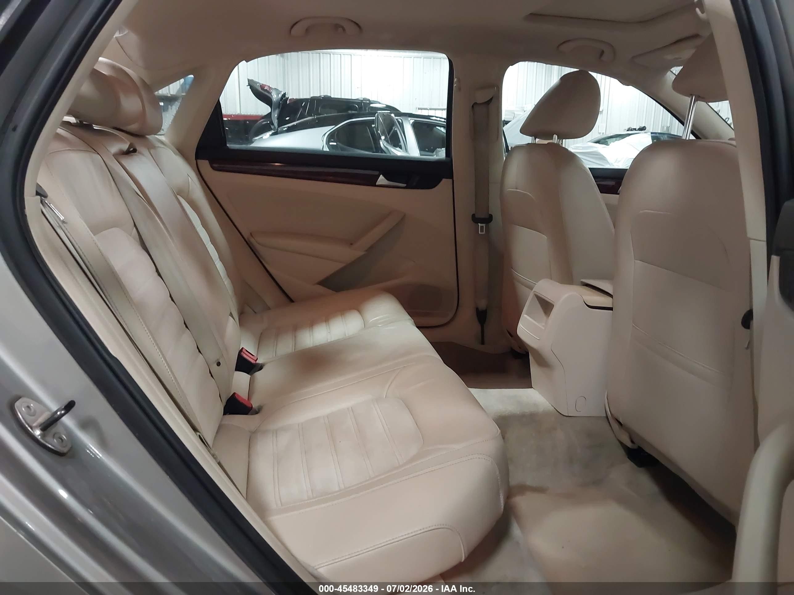 2012 Volkswagen Passat 2.0l Tdi Sel Premium Серебряный vin: 1VWCN7A31CC054763