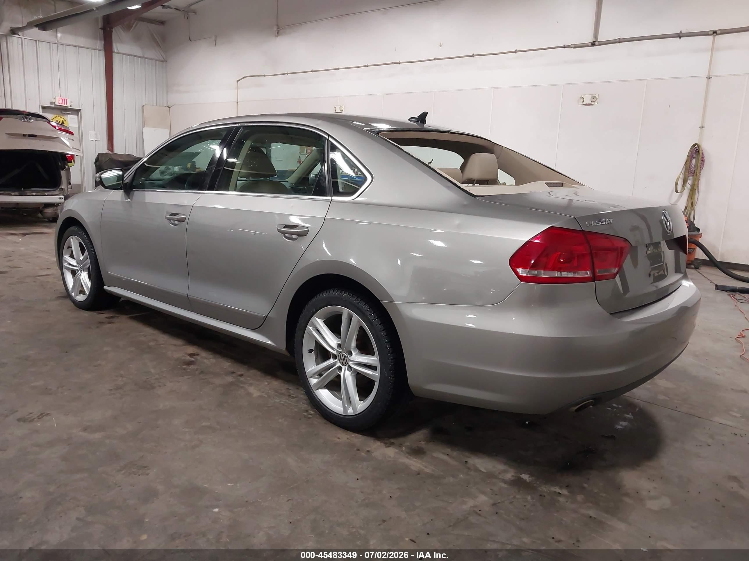 2012 Volkswagen Passat 2.0l Tdi Sel Premium Серебряный vin: 1VWCN7A31CC054763