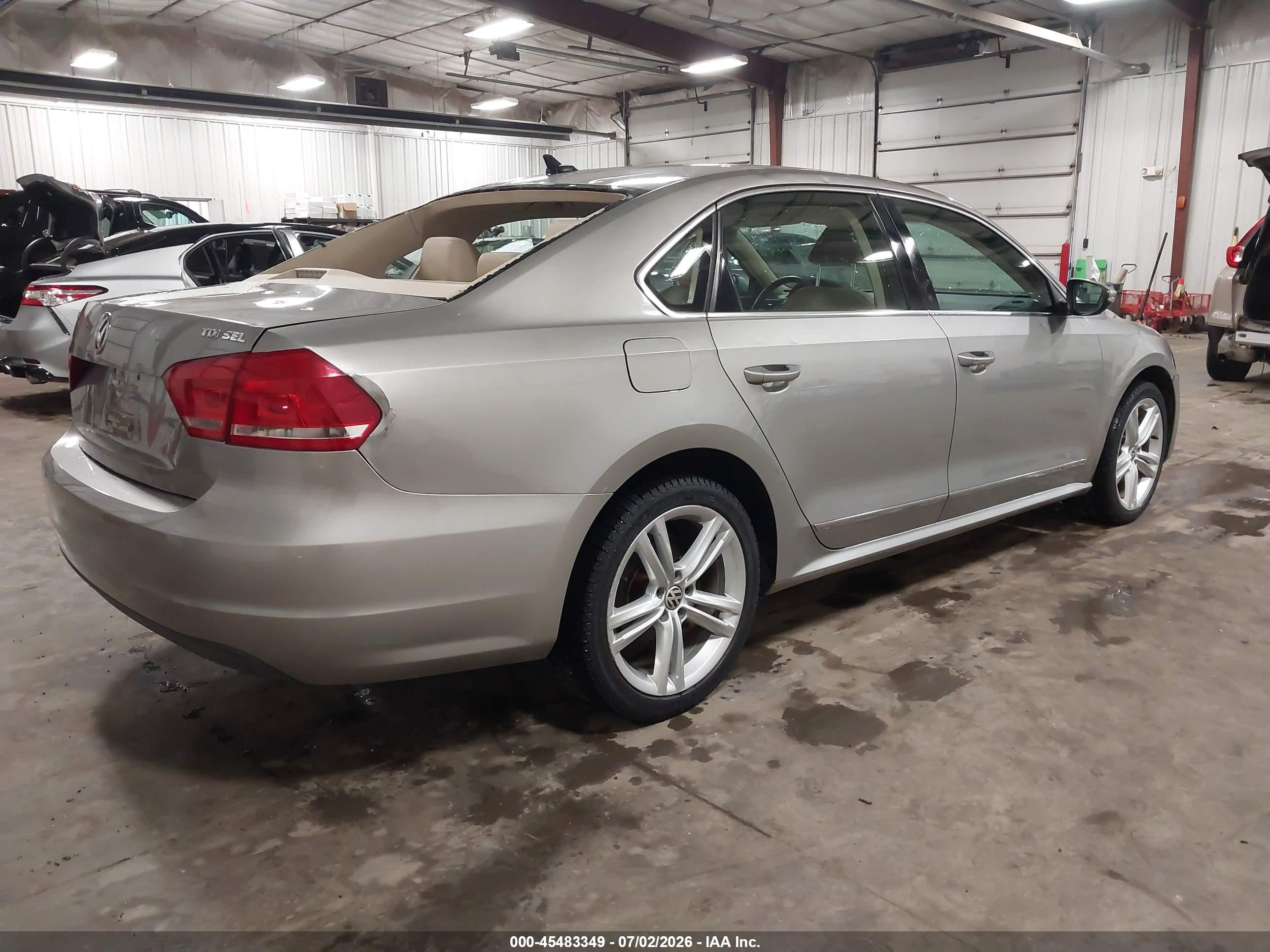 2012 Volkswagen Passat 2.0l Tdi Sel Premium Серебряный vin: 1VWCN7A31CC054763