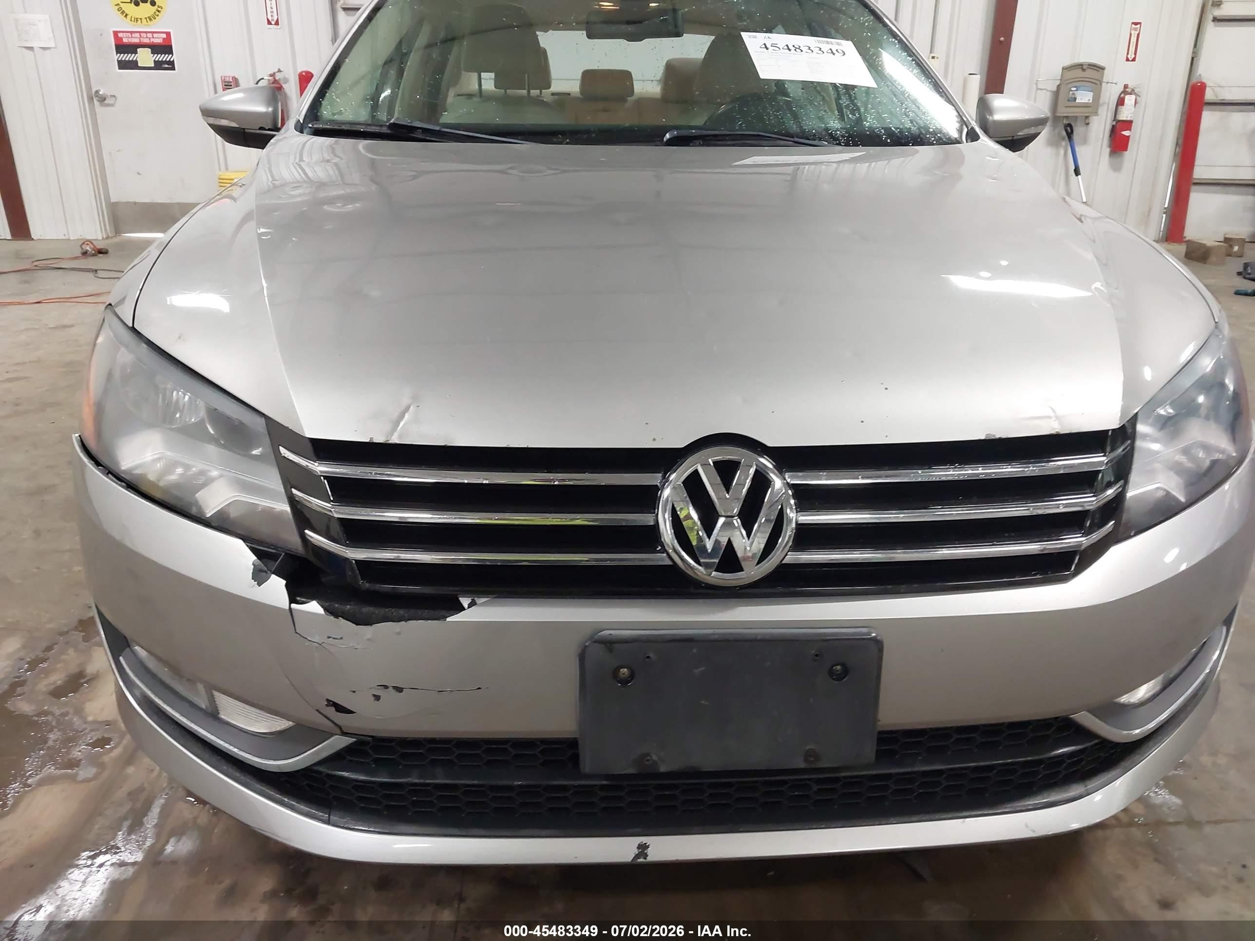 2012 Volkswagen Passat 2.0l Tdi Sel Premium Серебряный vin: 1VWCN7A31CC054763
