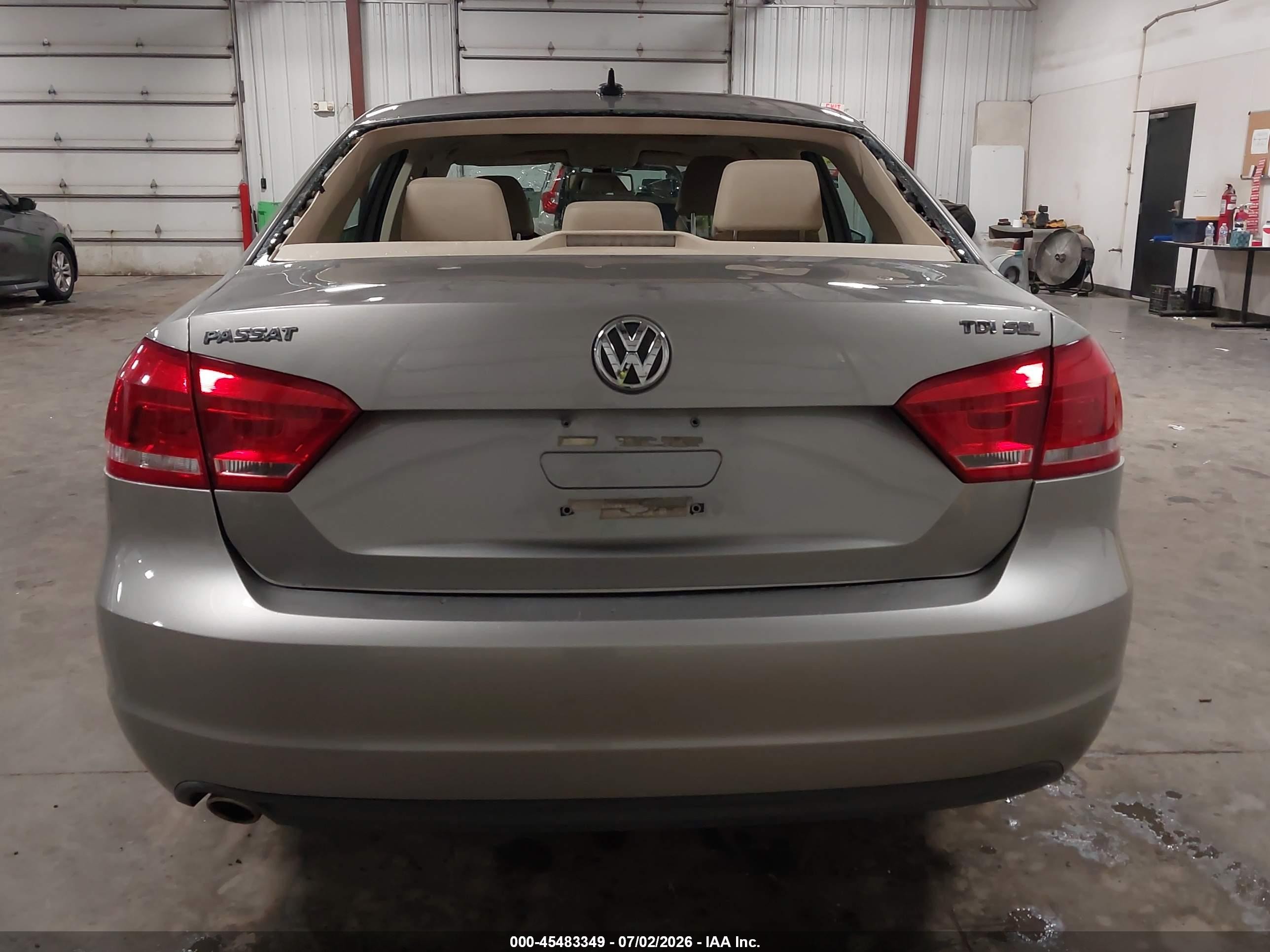 2012 Volkswagen Passat 2.0l Tdi Sel Premium Серебряный vin: 1VWCN7A31CC054763