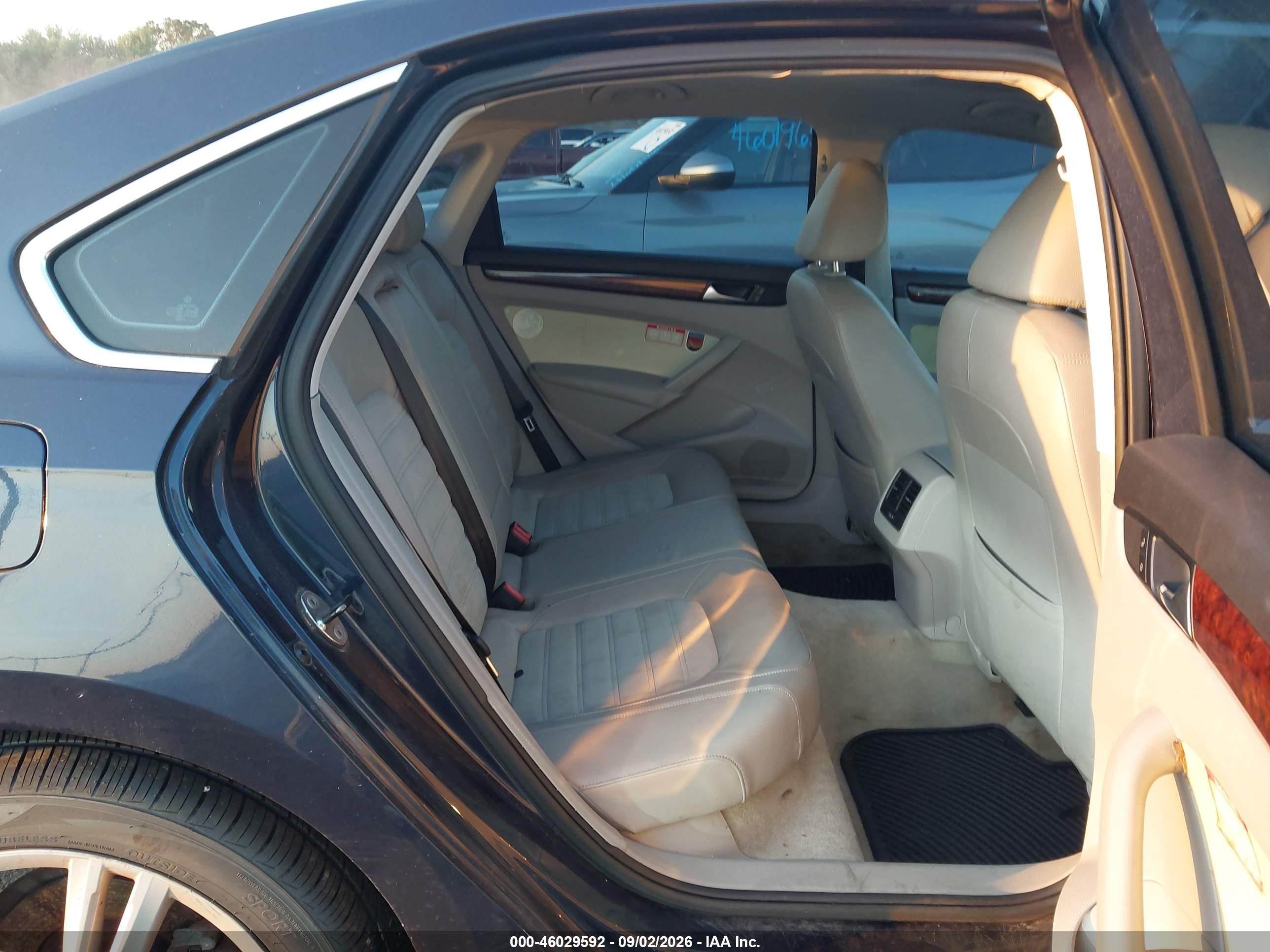 2013 Volkswagen Passat 2.0l Tdi Sel Premium Blue vin: 1VWCN7A31DC026737