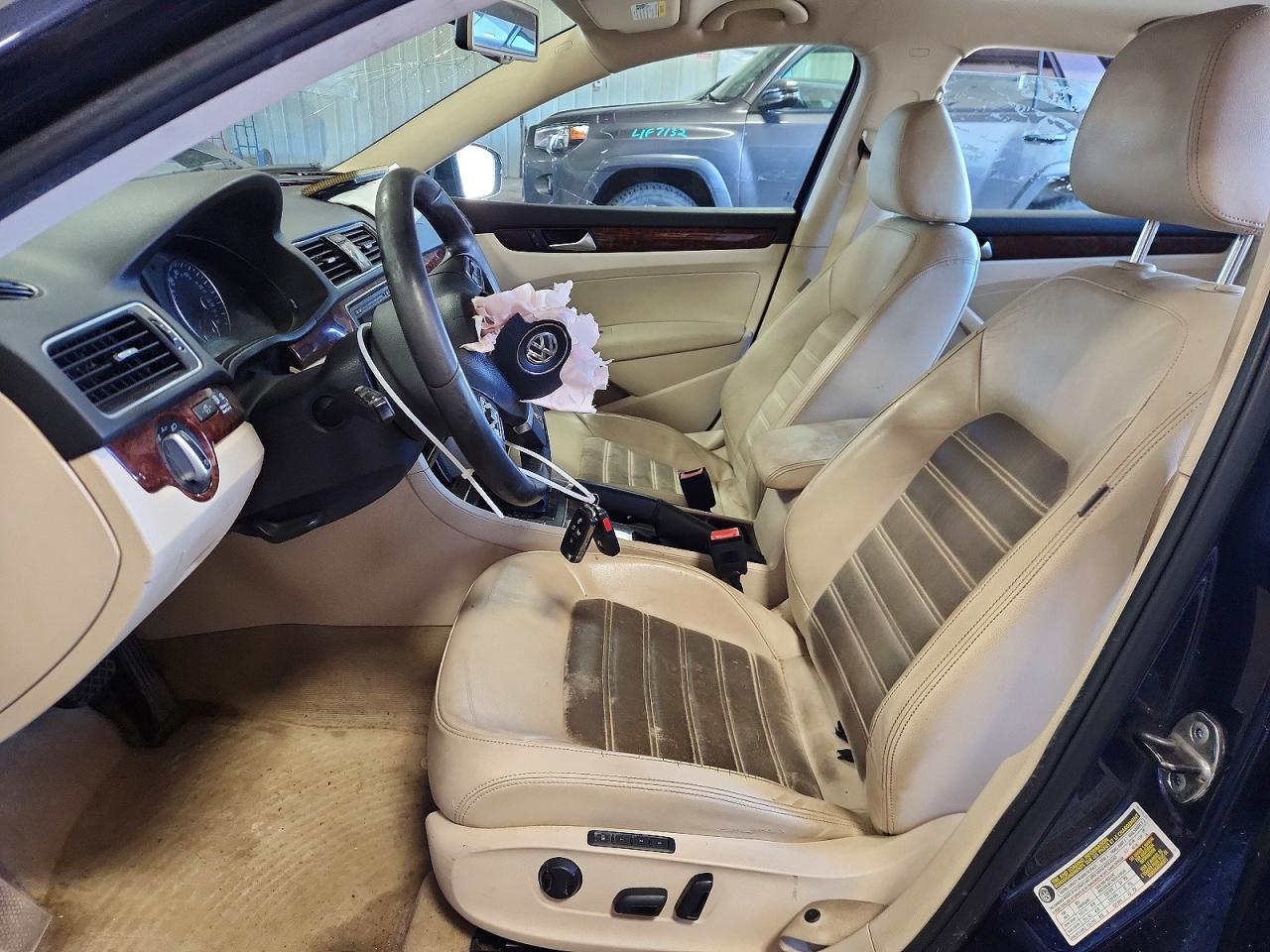2013 Volkswagen Passat Sel Blue vin: 1VWCN7A31DC068065