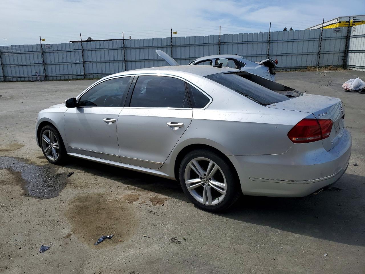 2013 Volkswagen Passat Sel Silver vin: 1VWCN7A31DC074075