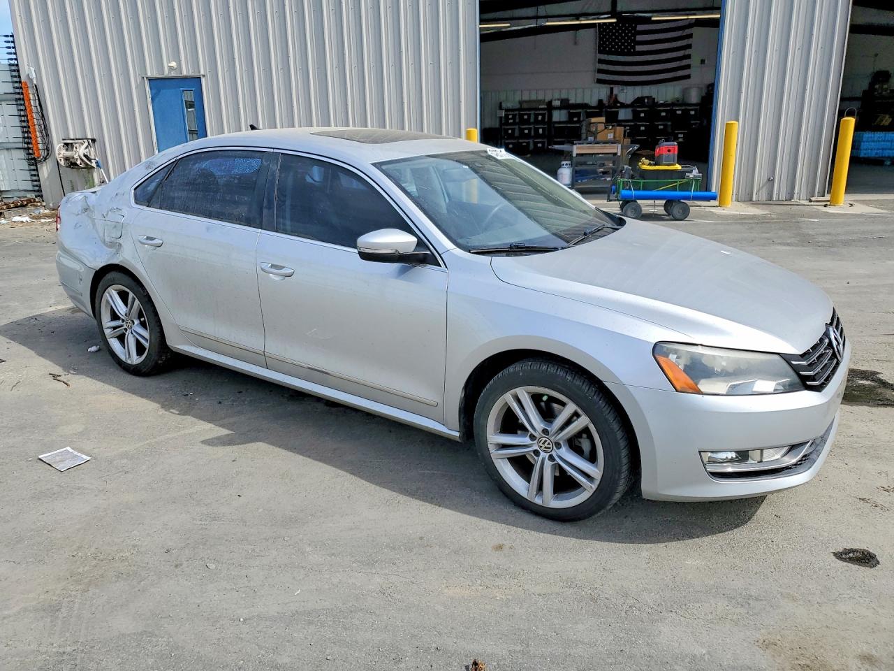 2013 Volkswagen Passat Sel Silver vin: 1VWCN7A31DC074075