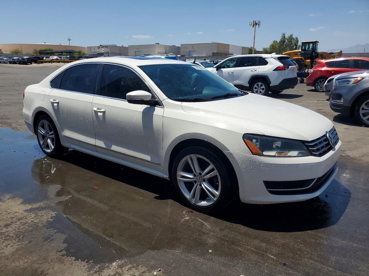 2013 Volkswagen Passat Sel Белый vin: 1VWCN7A31DC106300