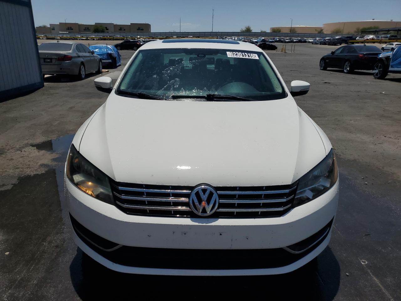 2013 Volkswagen Passat Sel Белый vin: 1VWCN7A31DC106300 Damage: Hood, Chipped, 4