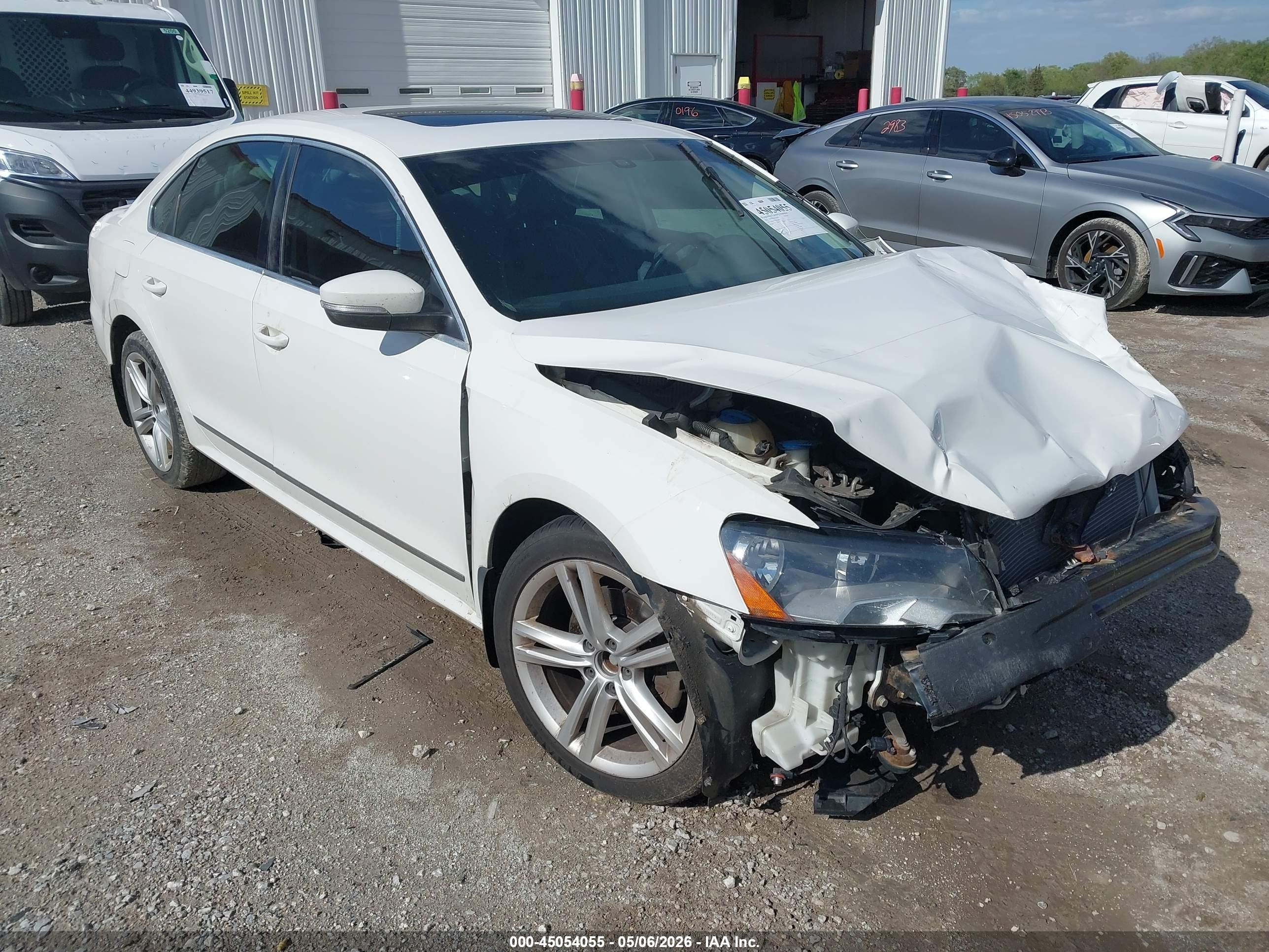 2013 Volkswagen Passat 2.0l Tdi Sel Premium Белый vin: 1VWCN7A31DC108564