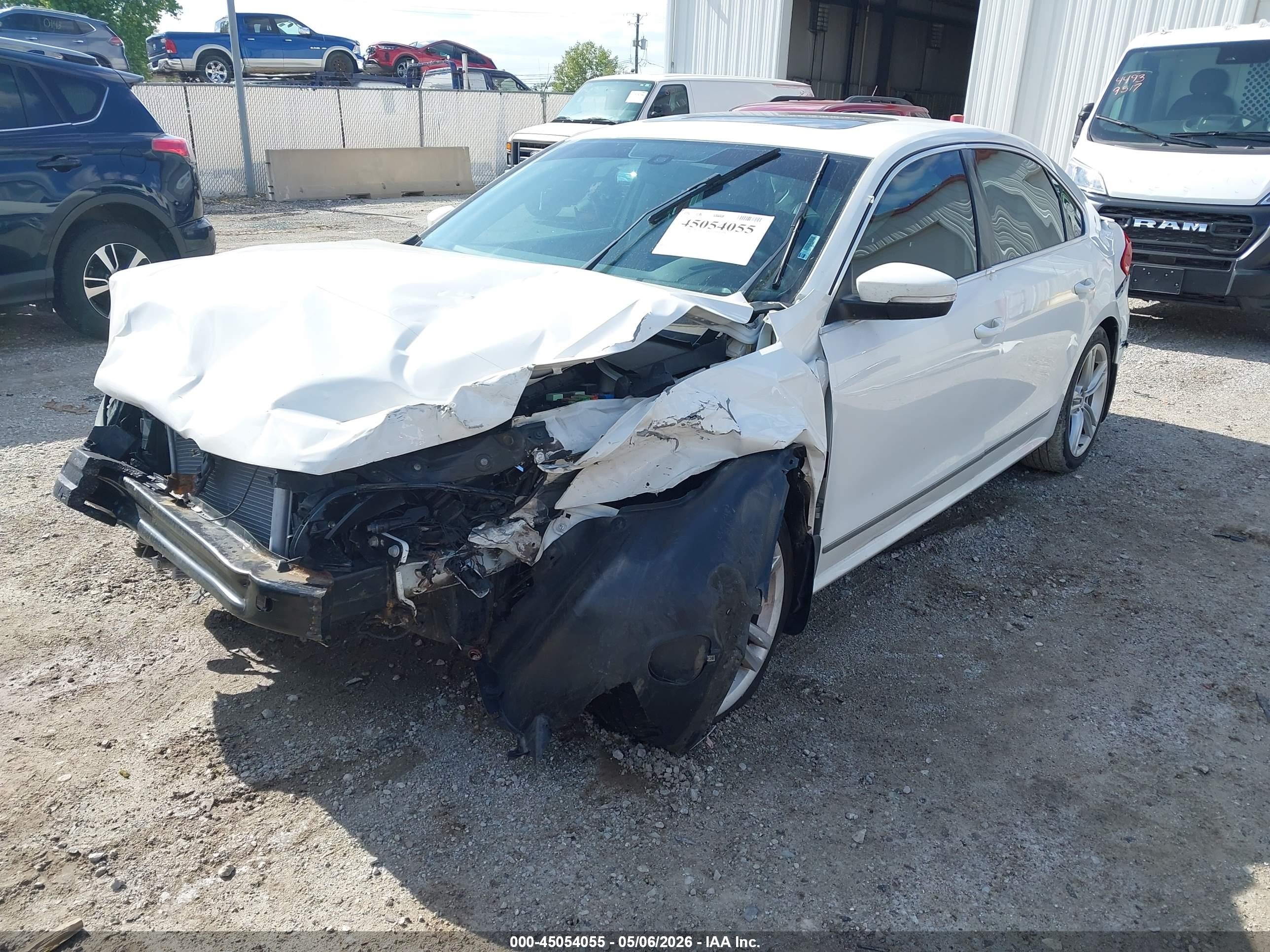 2013 Volkswagen Passat 2.0l Tdi Sel Premium White vin: 1VWCN7A31DC108564