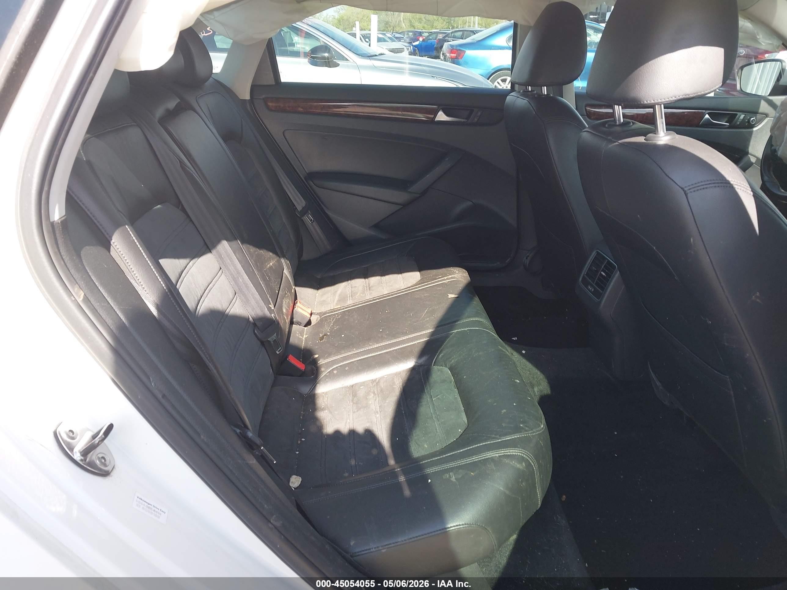 2013 Volkswagen Passat 2.0l Tdi Sel Premium White vin: 1VWCN7A31DC108564