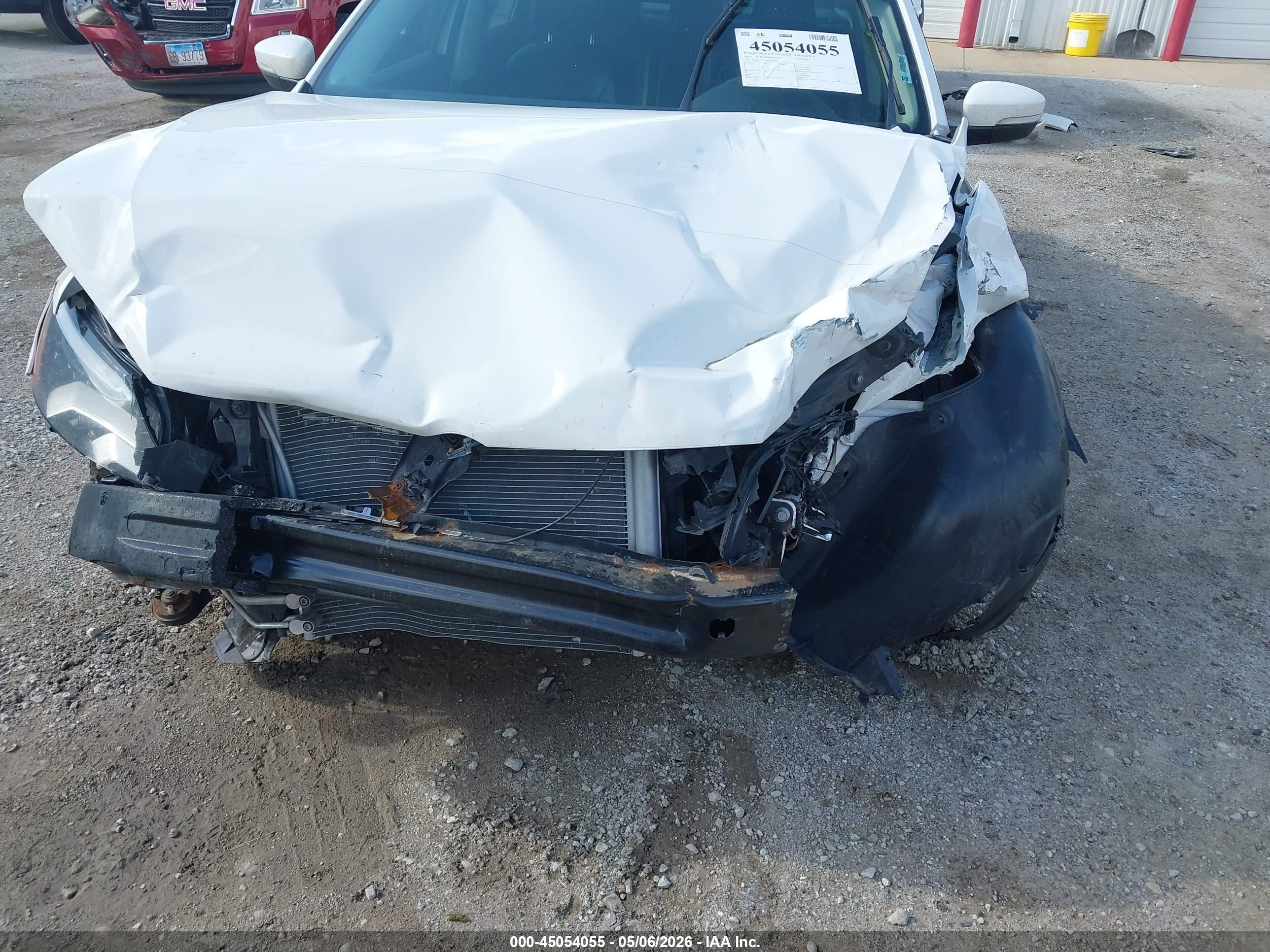 2013 Volkswagen Passat 2.0l Tdi Sel Premium White vin: 1VWCN7A31DC108564