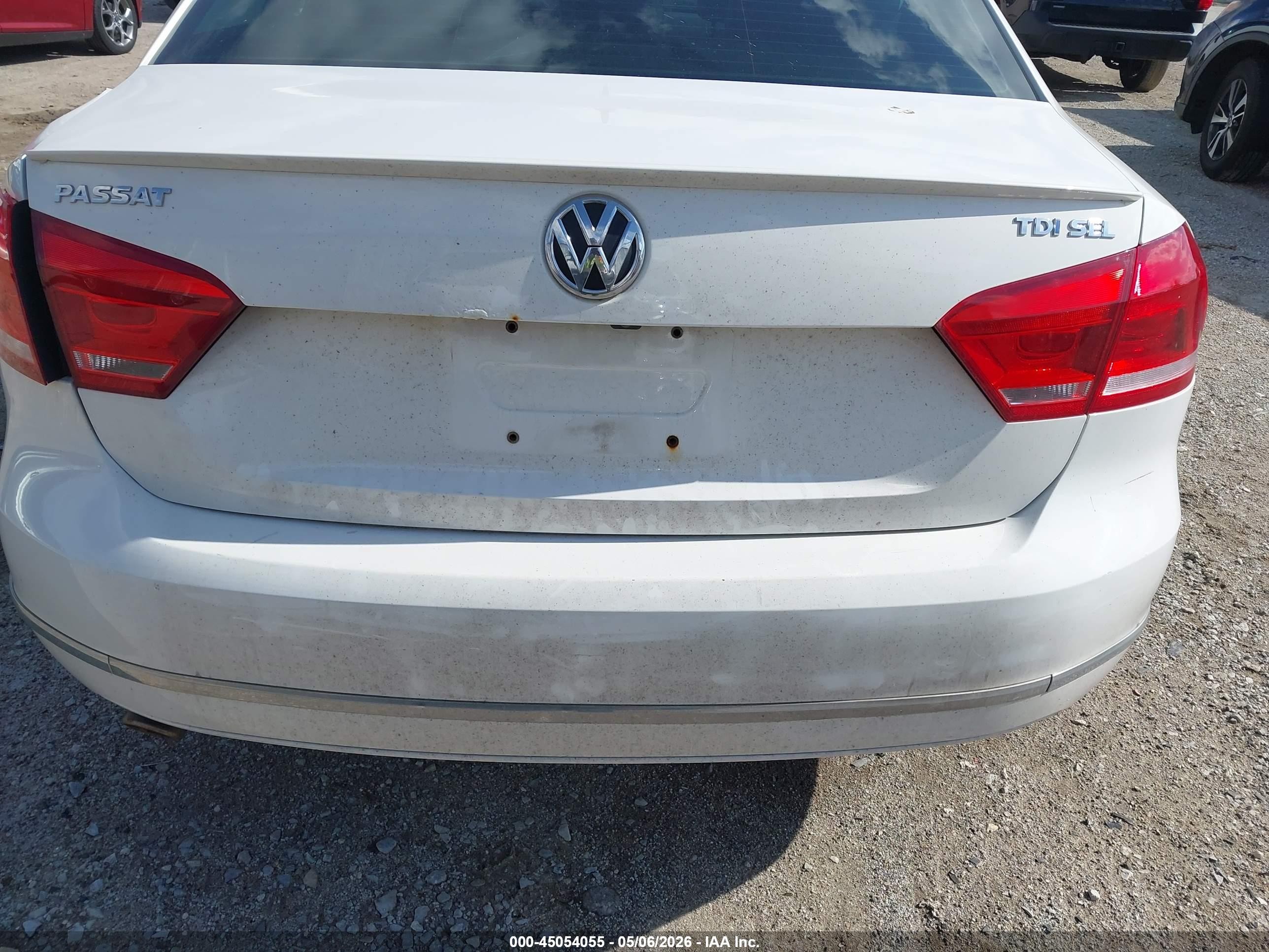 2013 Volkswagen Passat 2.0l Tdi Sel Premium White vin: 1VWCN7A31DC108564