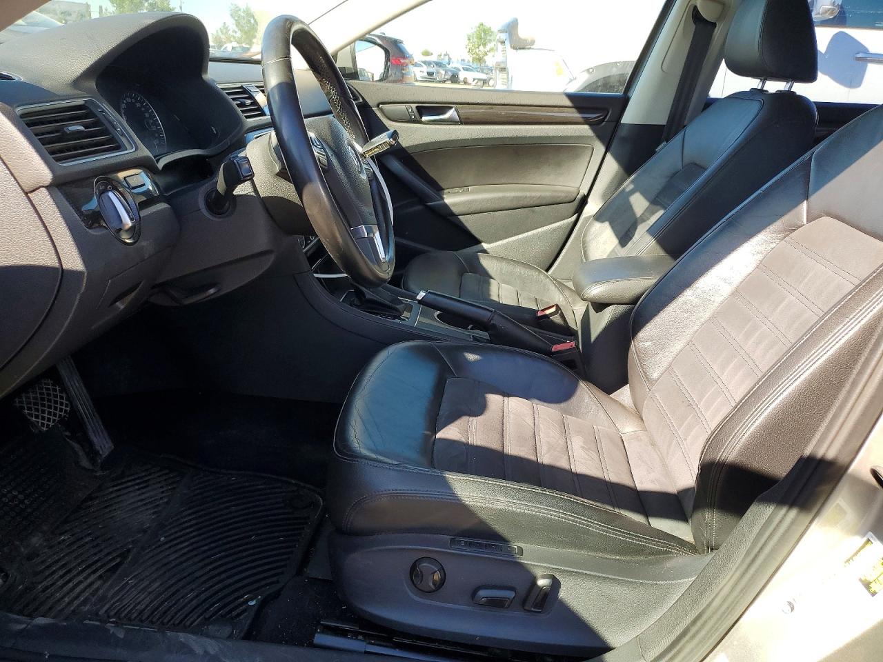2013 Volkswagen Passat Sel Silver vin: 1VWCN7A31DC139782