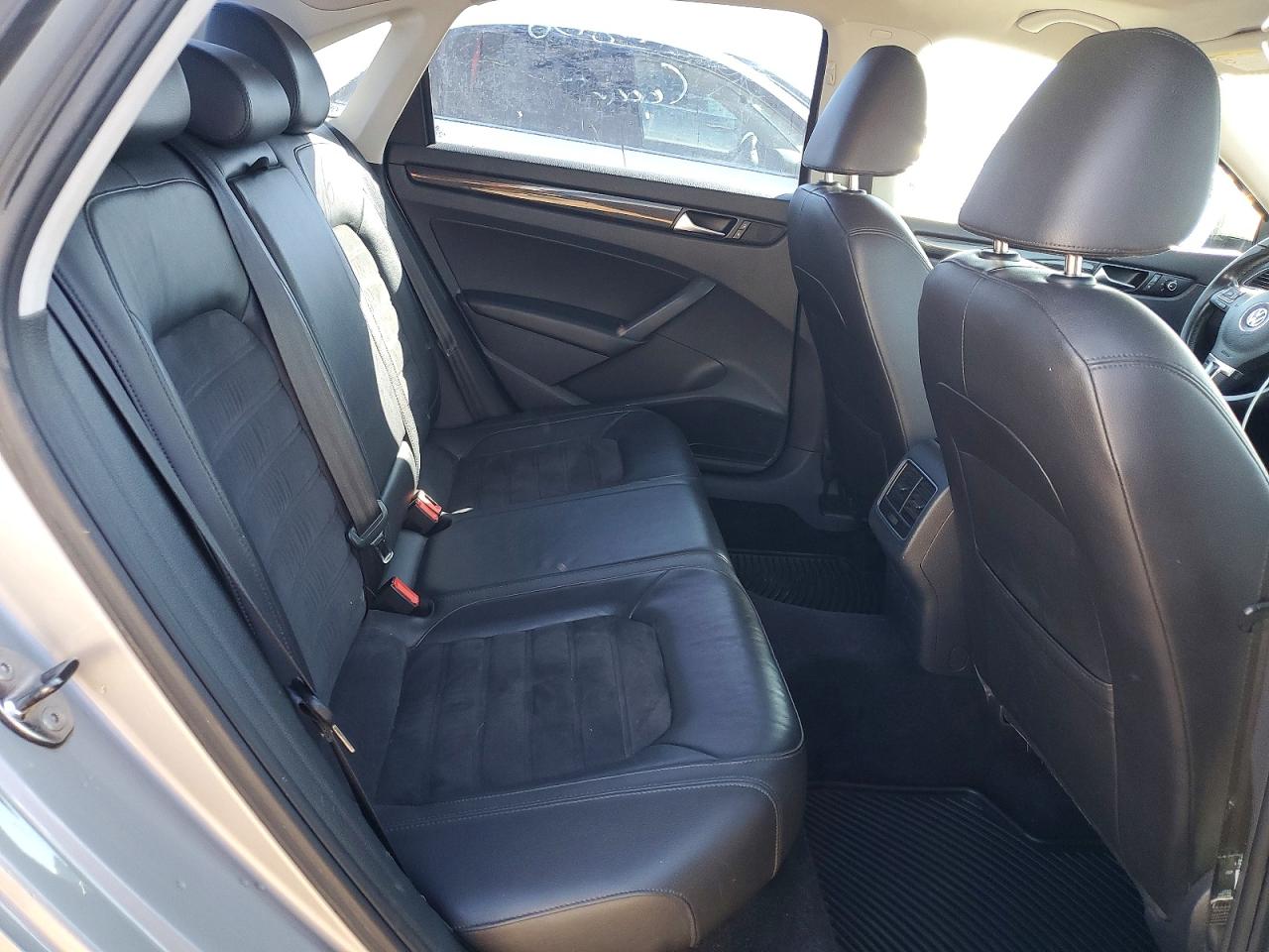 2013 Volkswagen Passat Sel Silver vin: 1VWCN7A31DC139782