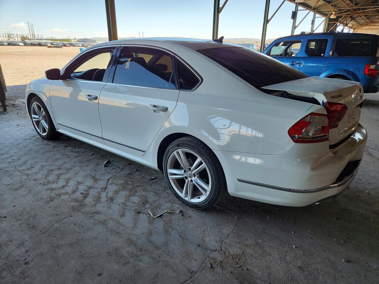 2013 Volkswagen Passat Sel Белый vin: 1VWCN7A31DC148109
