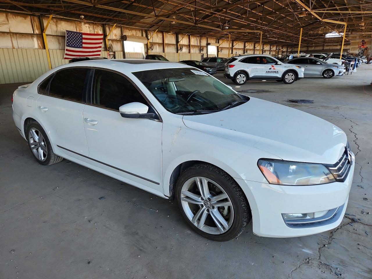 2013 Volkswagen Passat Sel Белый vin: 1VWCN7A31DC148109