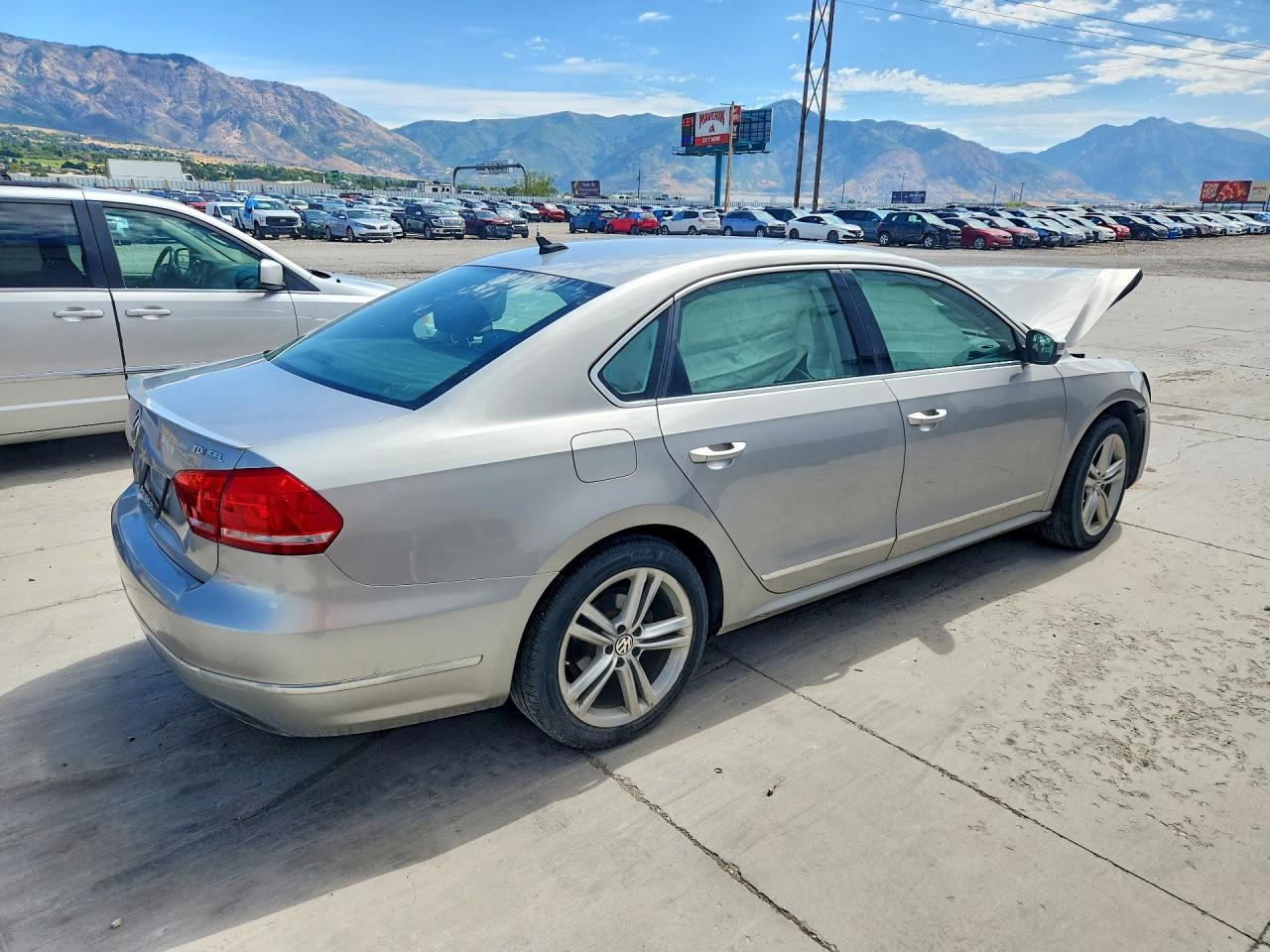 2014 Volkswagen Passat Sel Silver vin: 1VWCN7A31EC063773