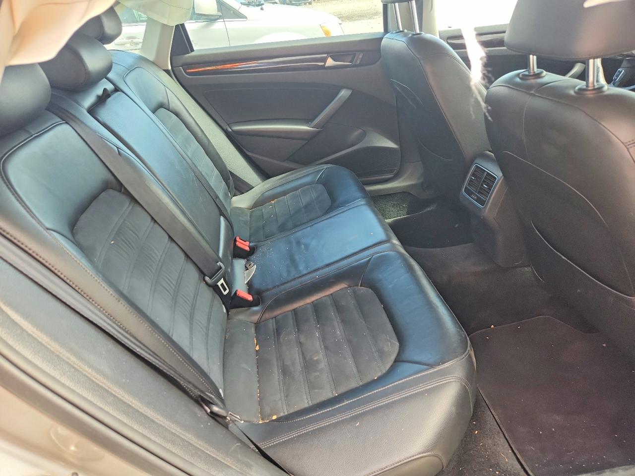 2014 Volkswagen Passat Sel Silver vin: 1VWCN7A31EC063773