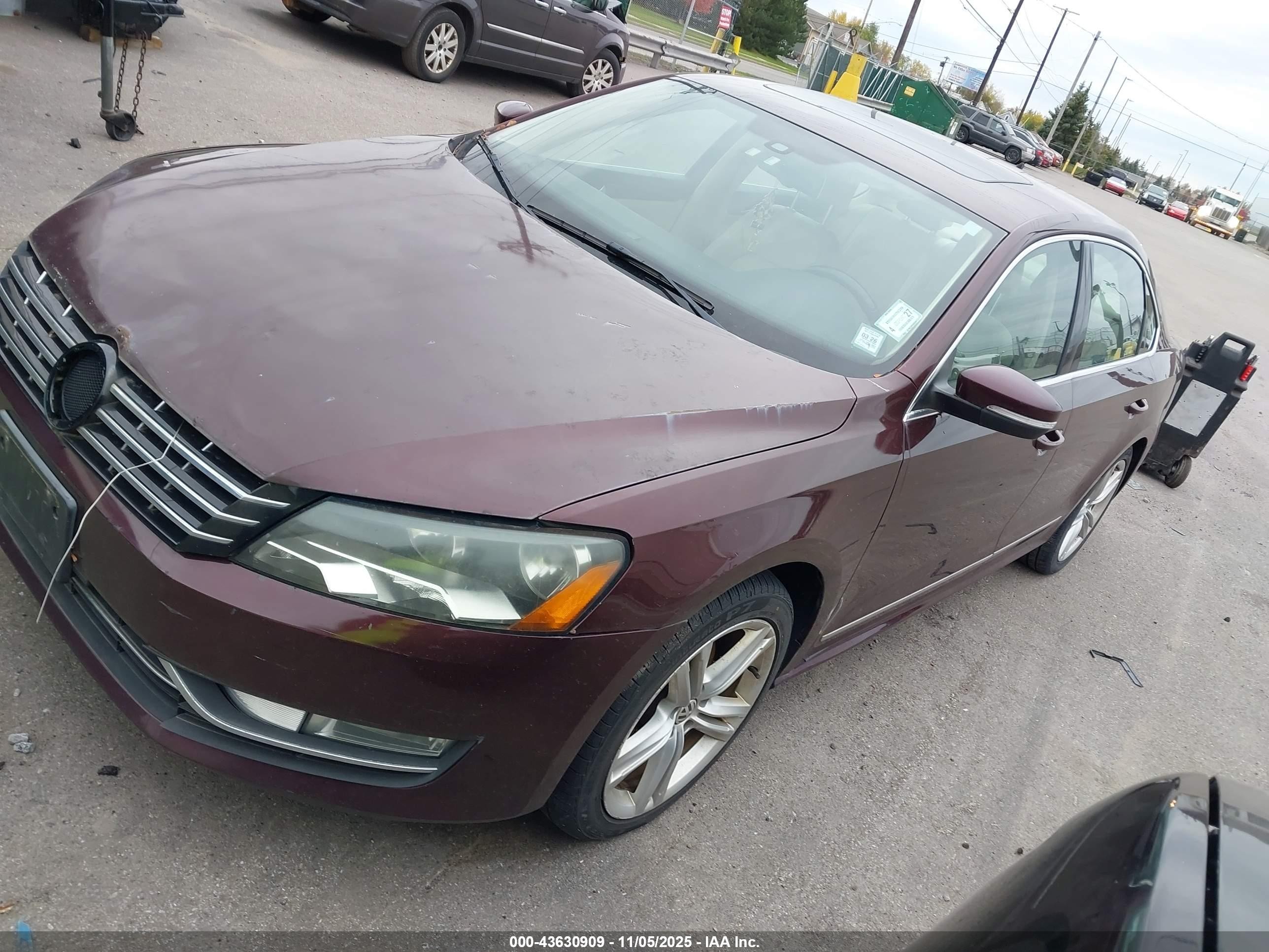 2014 Volkswagen Passat 2.0l Tdi Sel Premium Бордовый vin: 1VWCN7A31EC100904