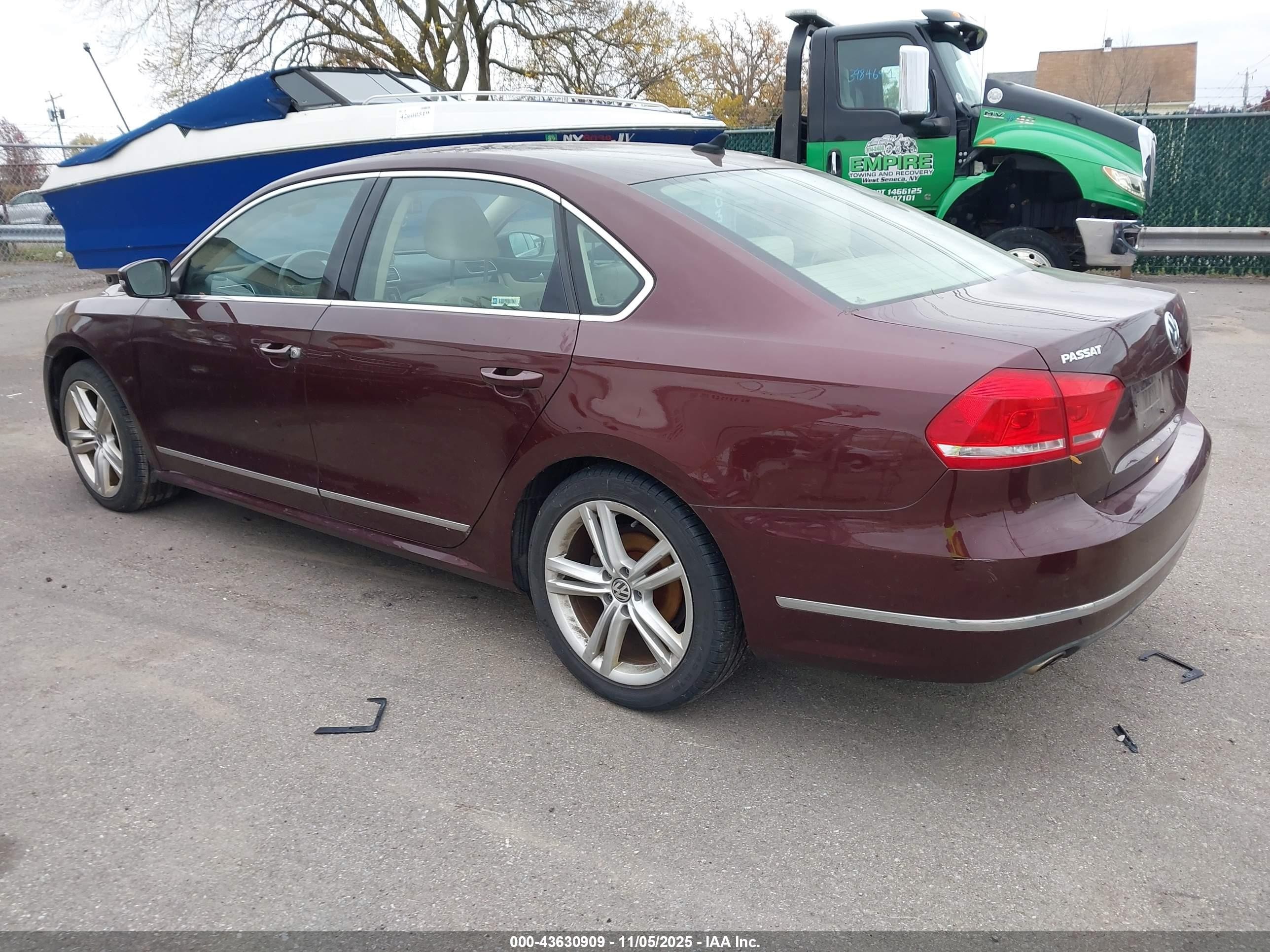 2014 Volkswagen Passat 2.0l Tdi Sel Premium Бордовый vin: 1VWCN7A31EC100904