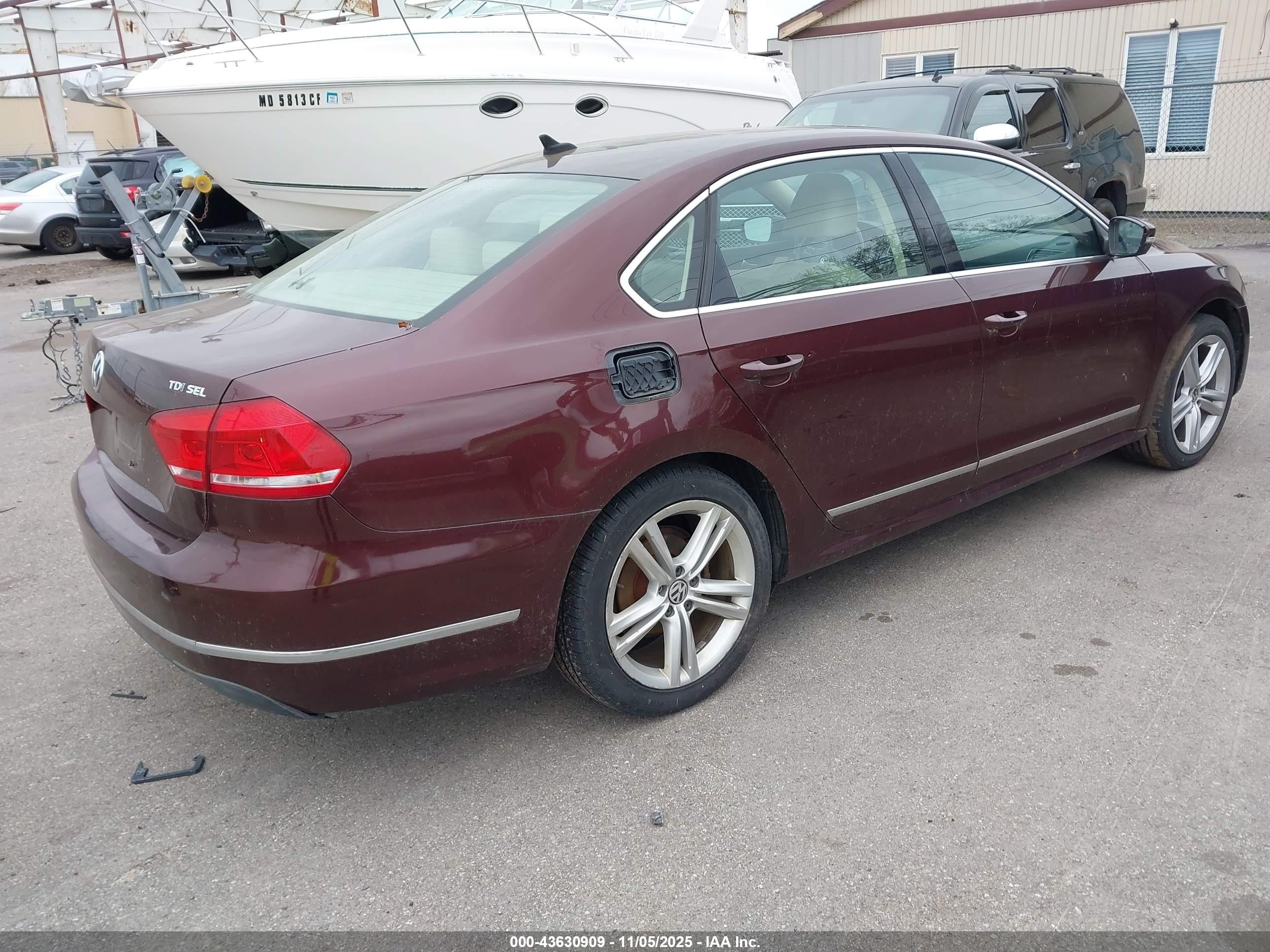2014 Volkswagen Passat 2.0l Tdi Sel Premium Бордовый vin: 1VWCN7A31EC100904