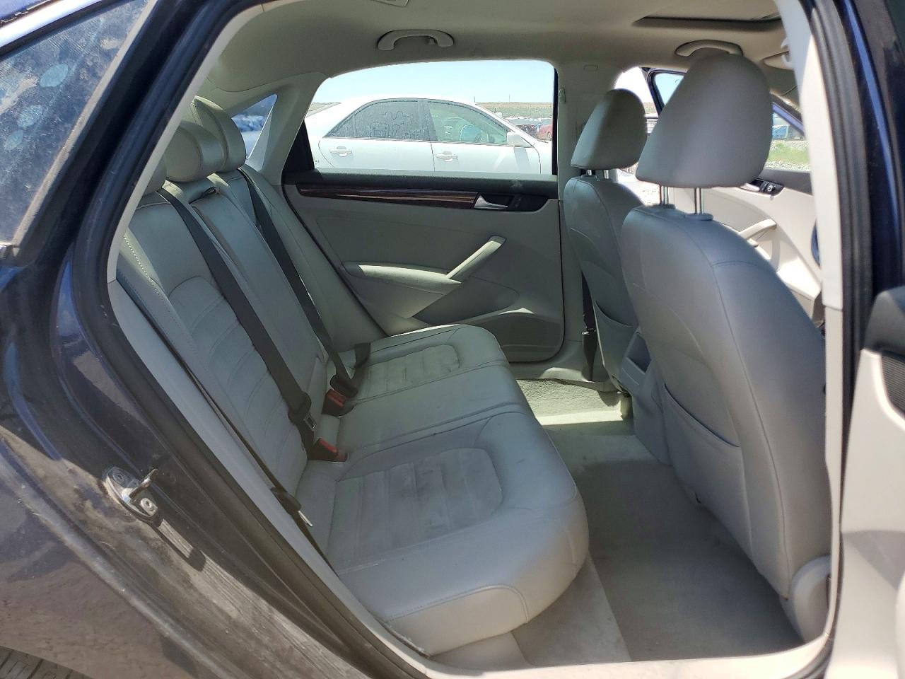 2012 Volkswagen Passat Sel Blue vin: 1VWCN7A32CC029564