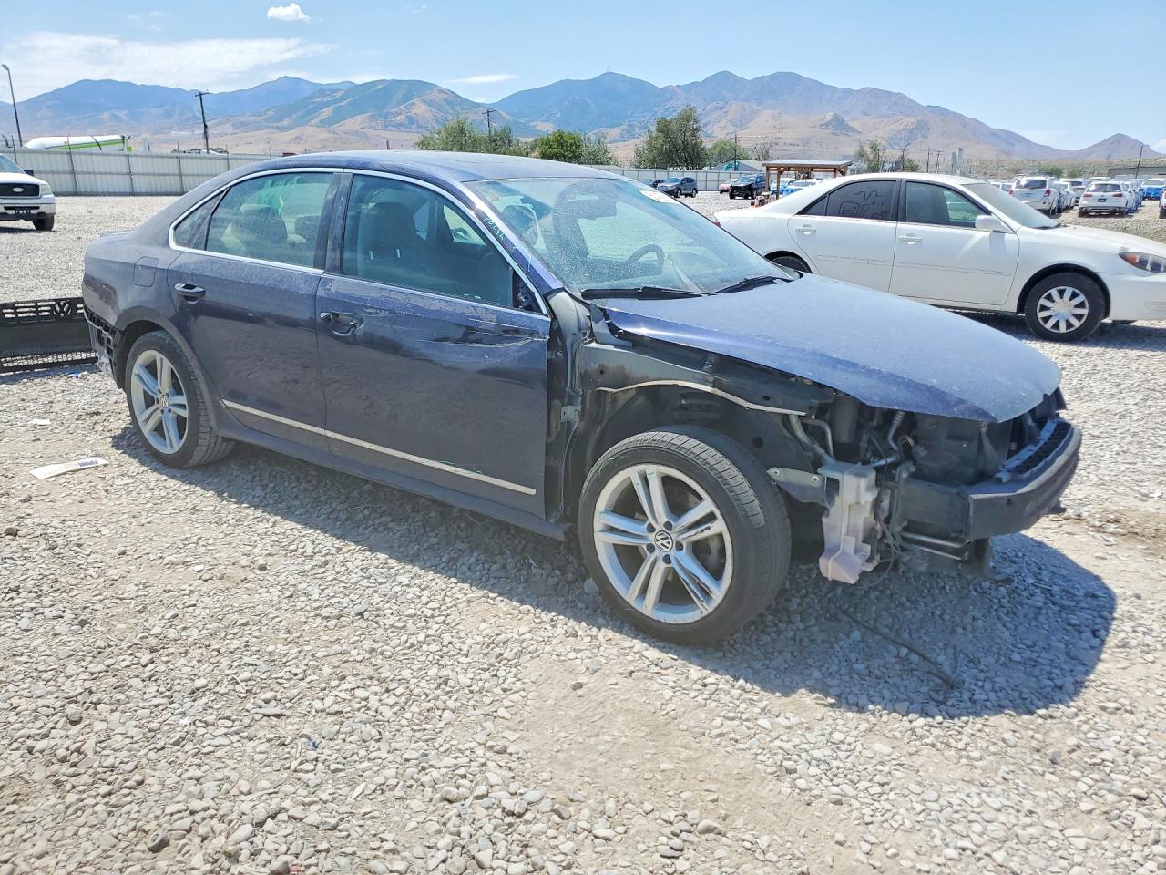 2012 Volkswagen Passat Sel Blue vin: 1VWCN7A32CC029564