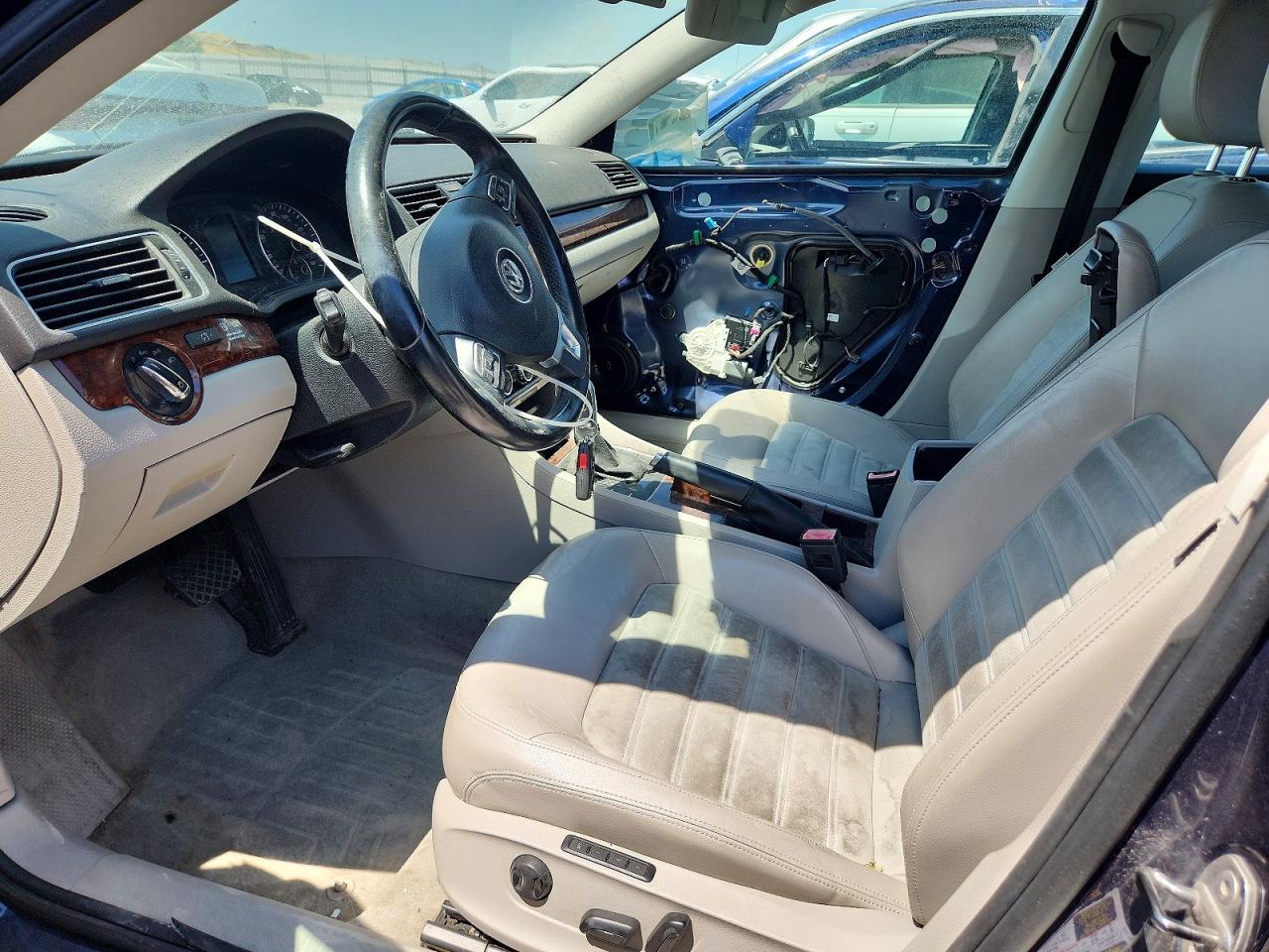 2012 Volkswagen Passat Sel Blue vin: 1VWCN7A32CC029564