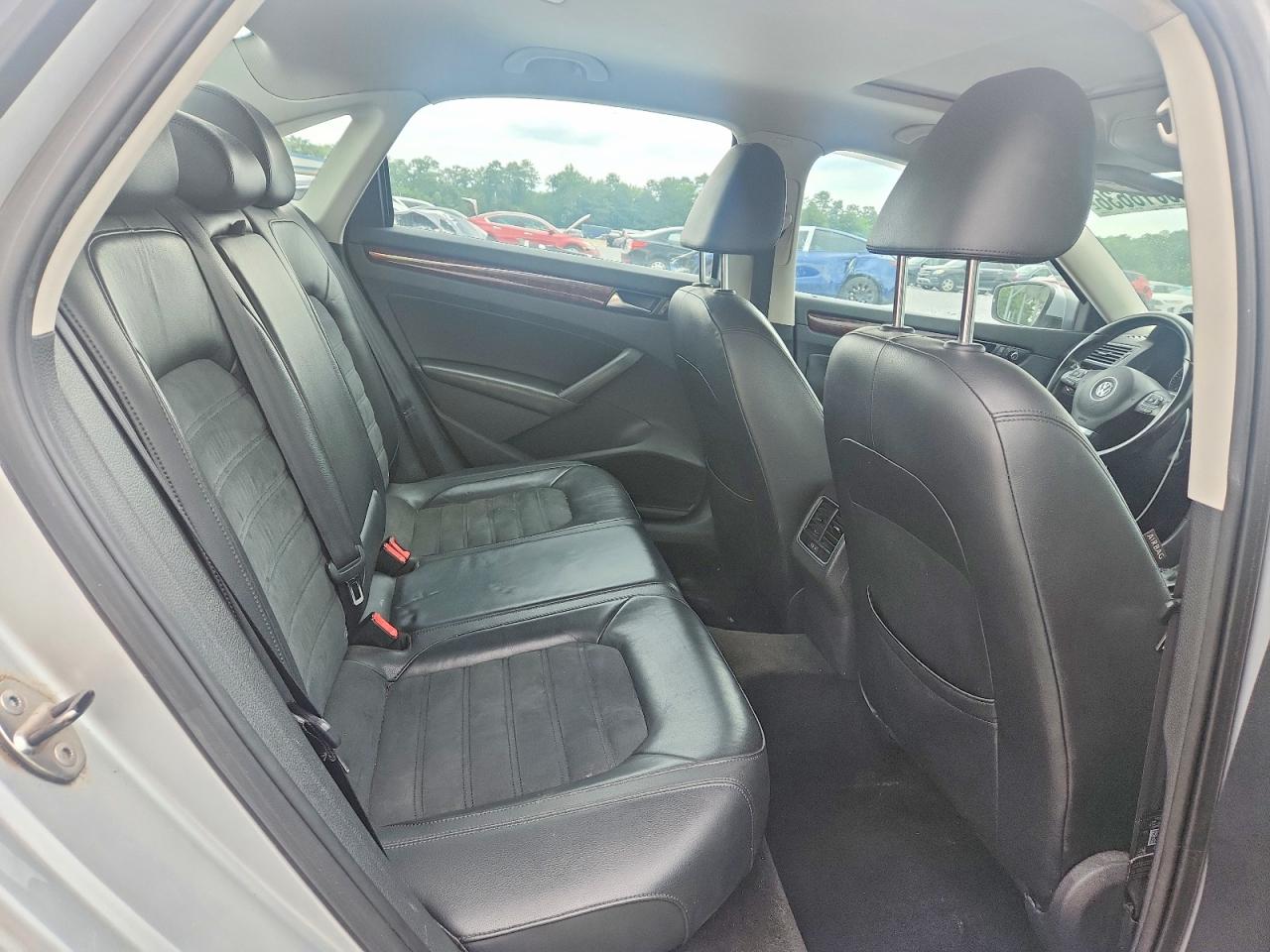 2013 Volkswagen Passat Sel Silver vin: 1VWCN7A32DC083349