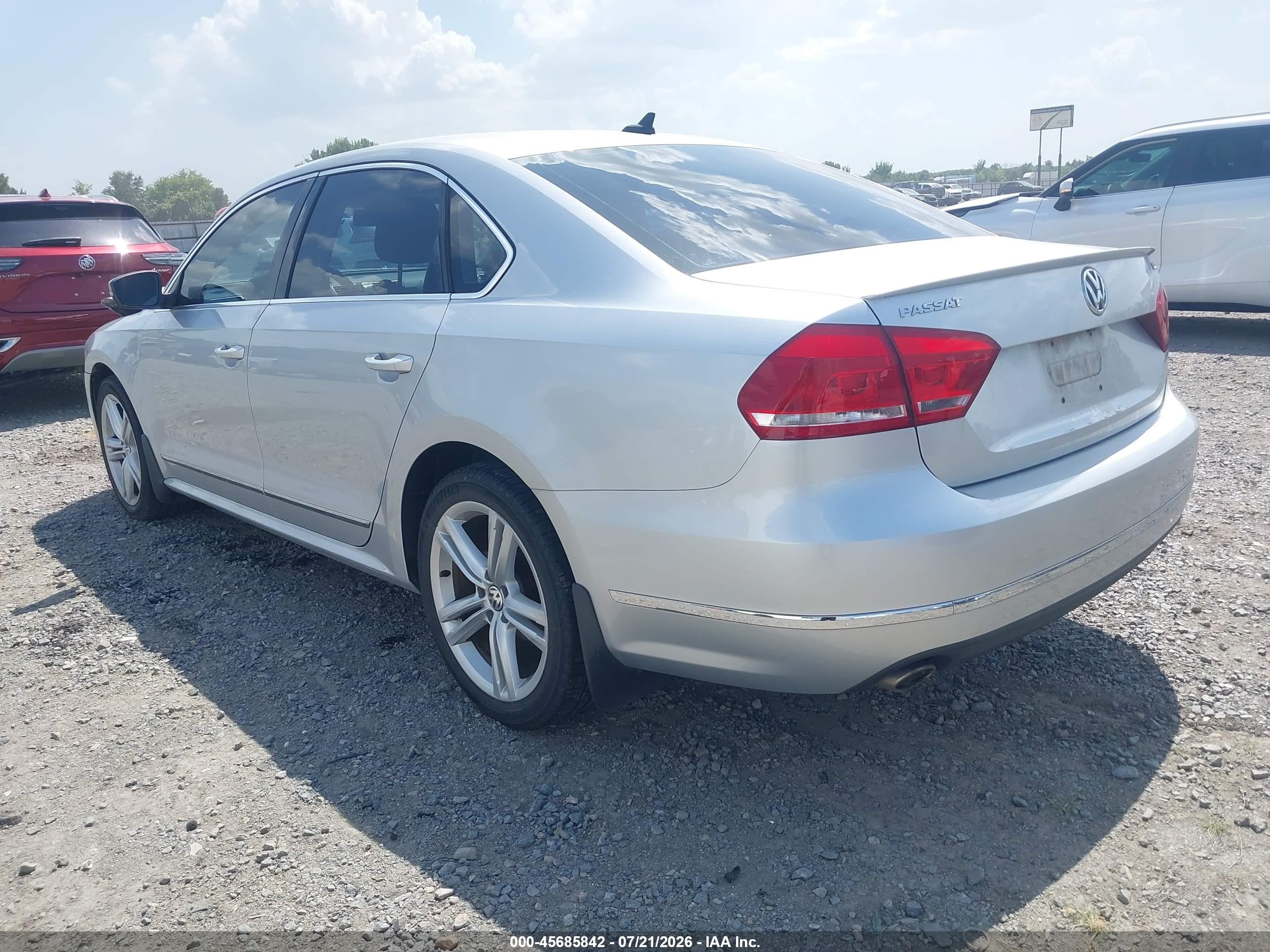2013 Volkswagen Passat 2.0l Tdi Sel Premium Silver vin: 1VWCN7A32DC137359